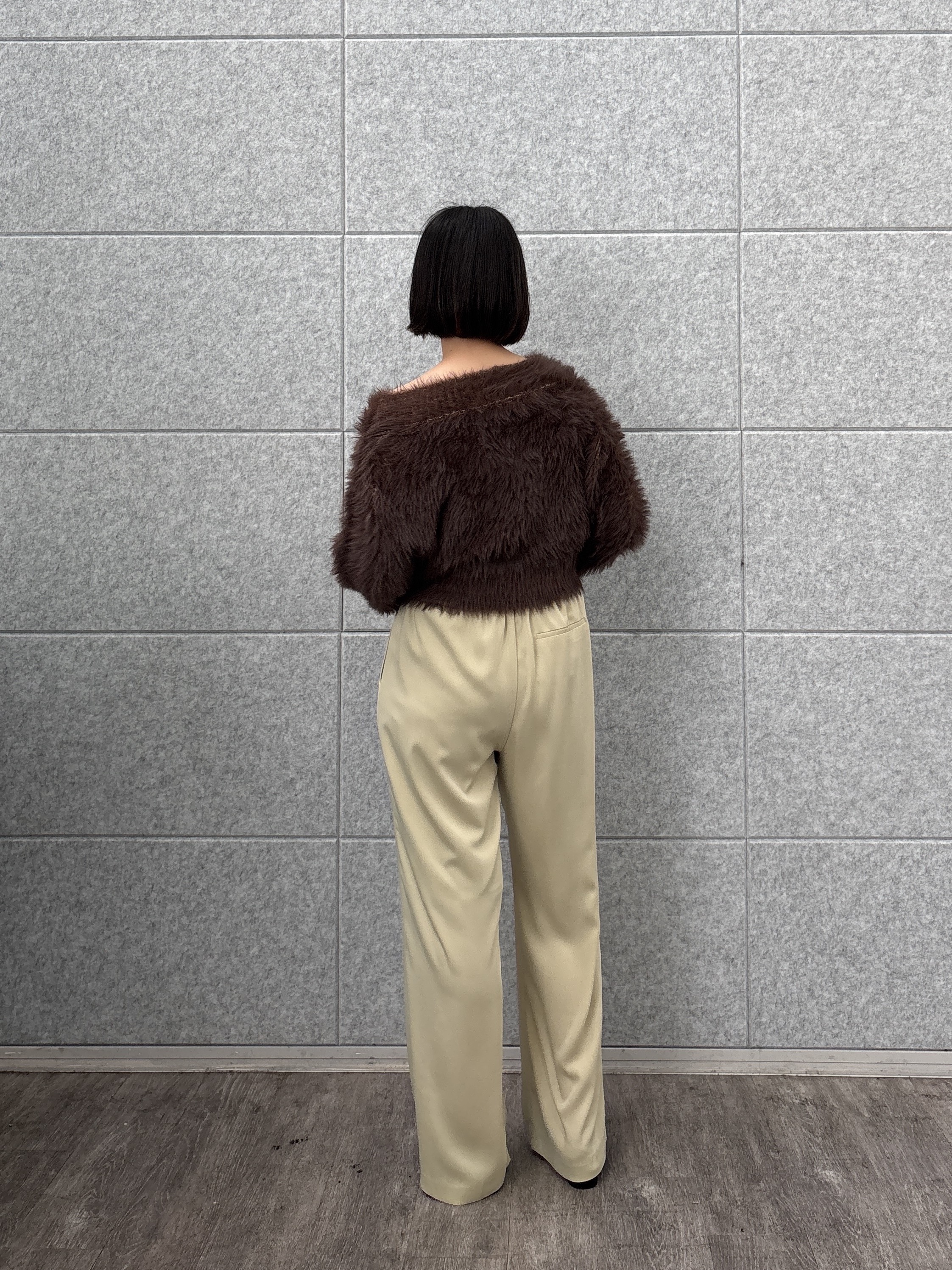 ayanoさんの「INDIVI｜フェザーニットオフショルプルオーバー」を使ったコーディネート