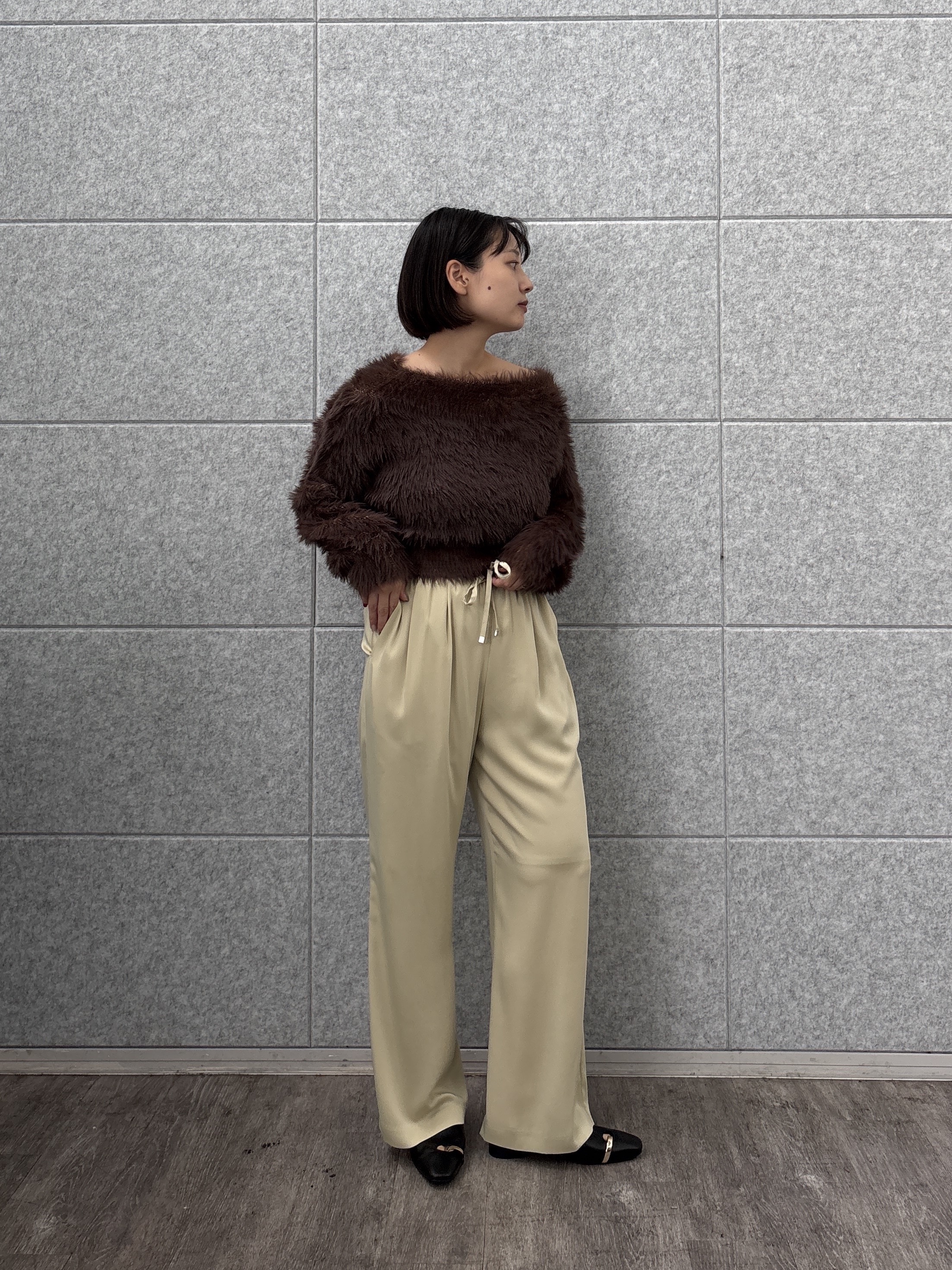 ayanoさんの「INDIVI｜フェザーニットオフショルプルオーバー」を使ったコーディネート