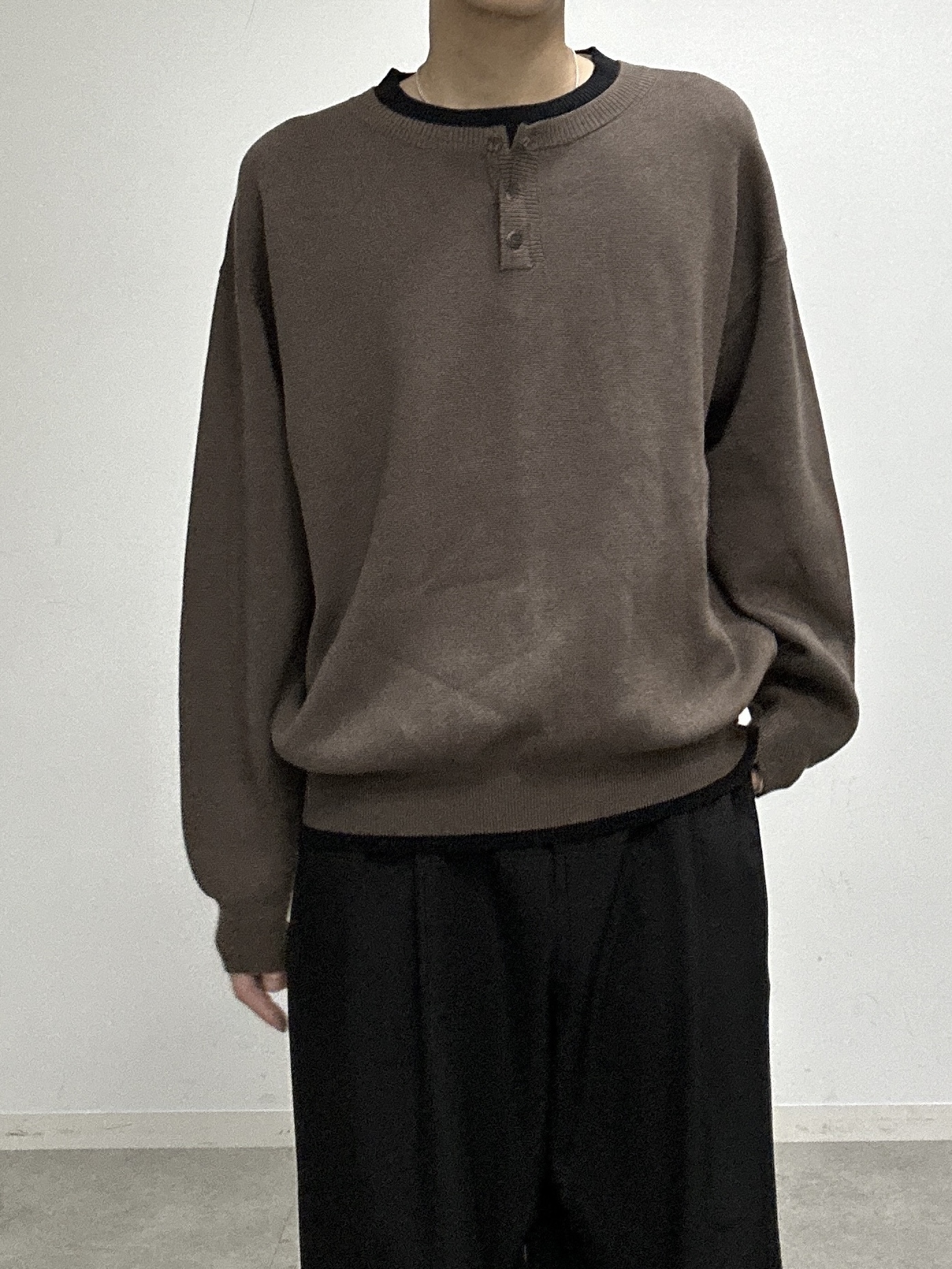 ドイさんの「tk.TAKEO KIKUCHI｜レイヤードヘンリーネックニット」を使ったコーディネート