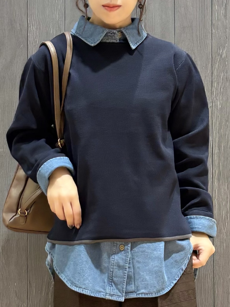 meiさんの「SHOO･LA･RUE｜【洗濯機可/S-LL】抜け感ある着こなしに 金ボタン付き スポンディッシュ クルーネックニット」を使ったコーディネート