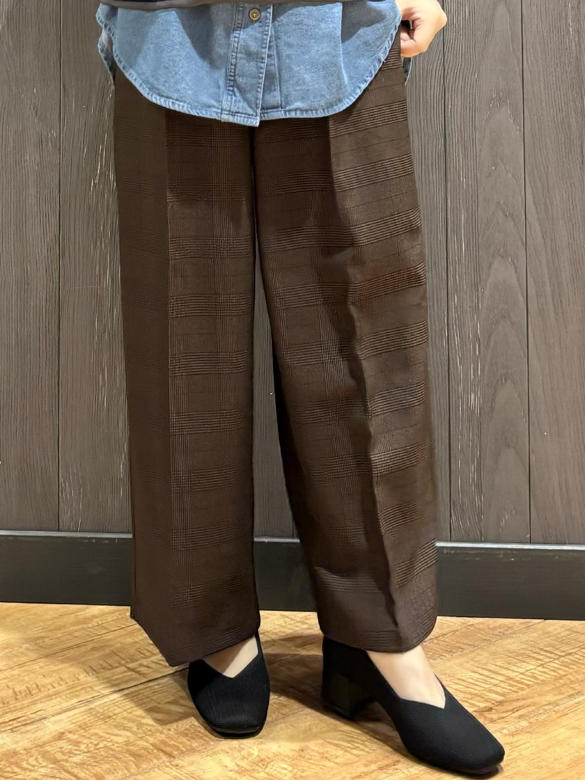 meiさんの「SHOO･LA･RUE｜【洗濯機可/S-LL】抜け感ある着こなしに 金ボタン付き スポンディッシュ クルーネックニット」を使ったコーディネート