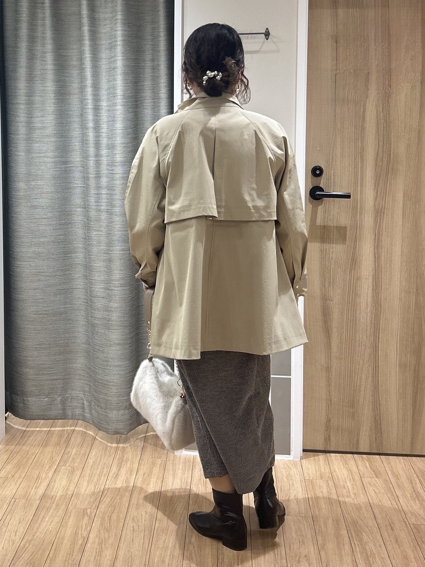 よっしーさんの「grove｜【撥水／シルエット2WAY】ゆったり着られて体型カバー◎ スタンドネック テントラインコート」を使ったコーディネート