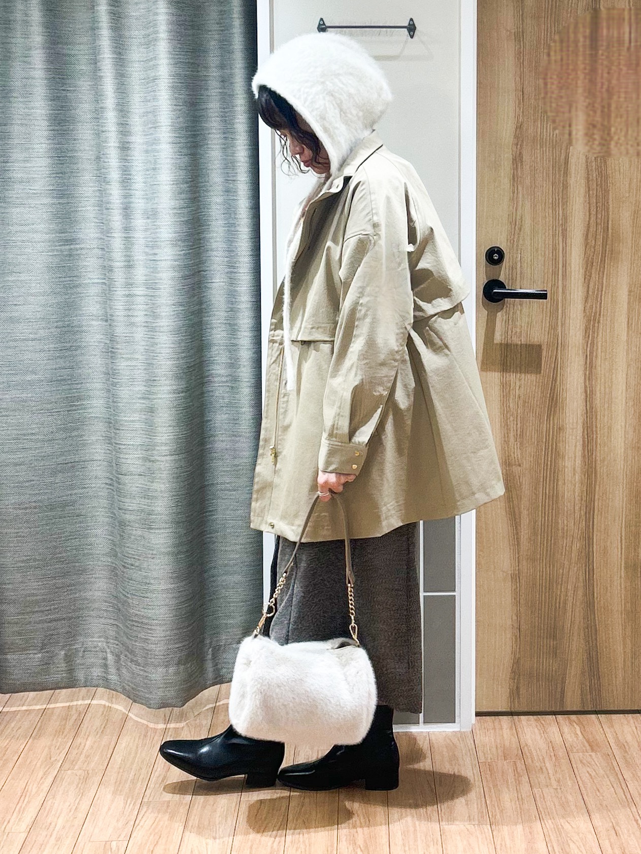 よっしーさんの「grove｜【撥水／シルエット2WAY】ゆったり着られて体型カバー◎ スタンドネック テントラインコート」を使ったコーディネート