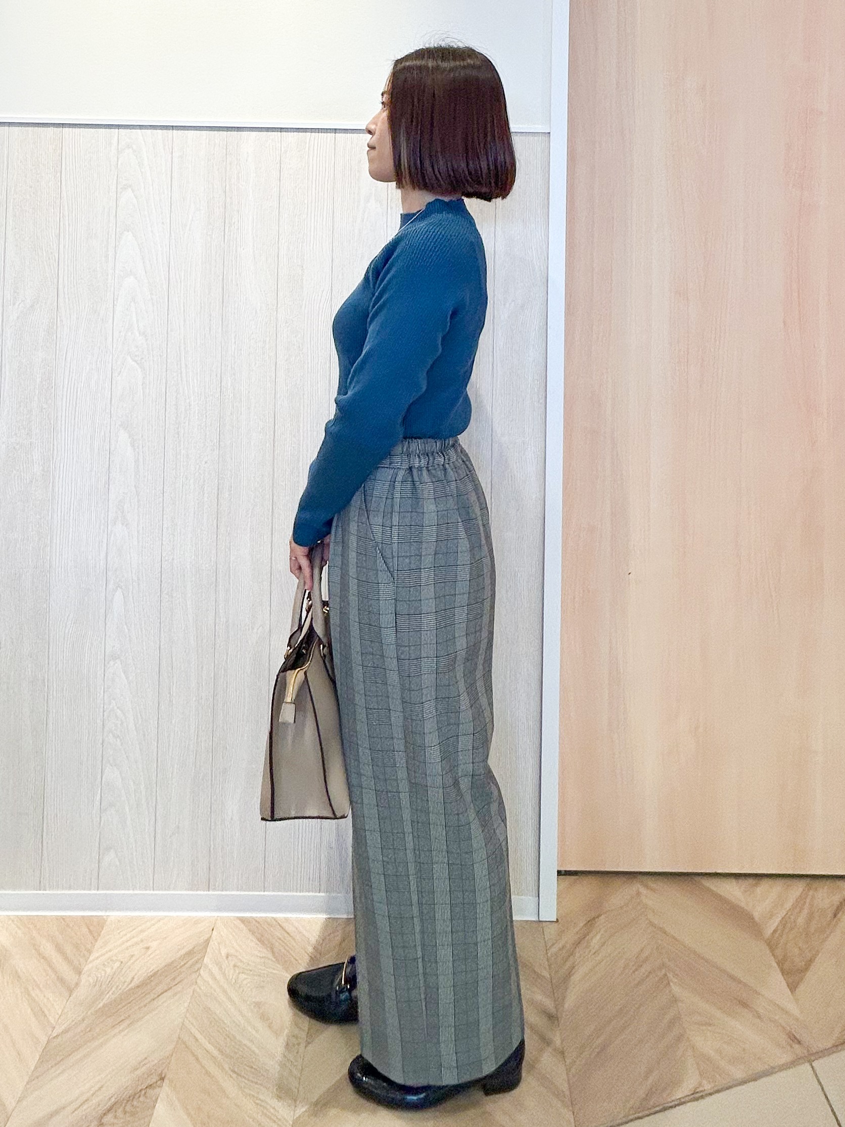 tomoさんの「SHOO･LA･RUE｜【絶妙なゆるピタ/S-LL/洗濯機可】ちくちくしにくいリブハイネック やわらかニット」を使ったコーディネート