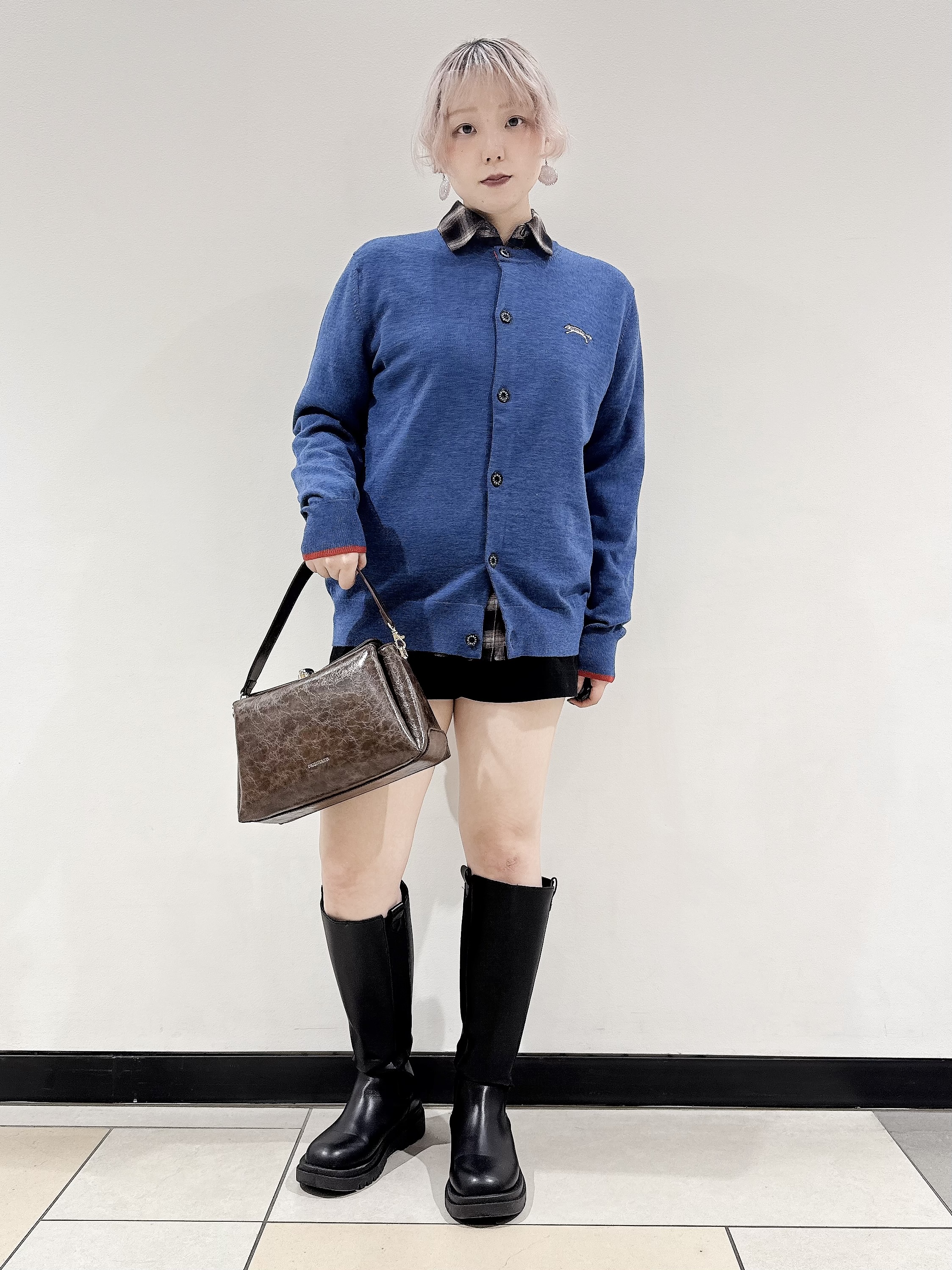 なかもとあきさんの「DRESSTERIOR｜【7色展開】ゼニアバルーファ キャッシュウール ラウンドネックカーディガン」を使ったコーディネート