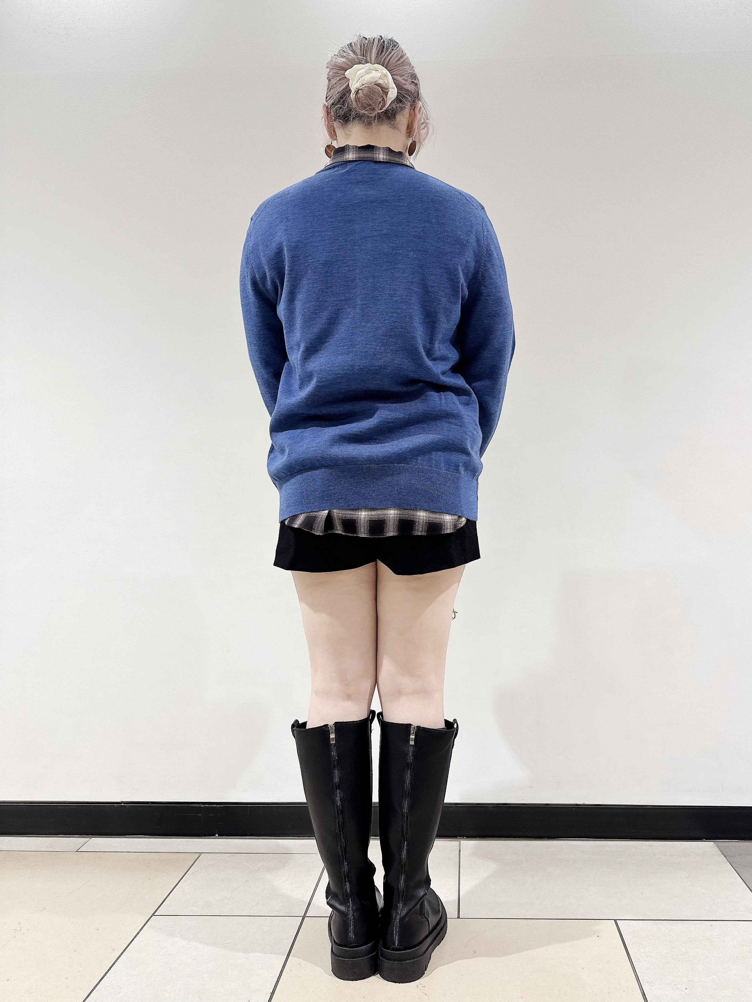 なかもとあきさんの「DRESSTERIOR｜【7色展開】ゼニアバルーファ キャッシュウール ラウンドネックカーディガン」を使ったコーディネート