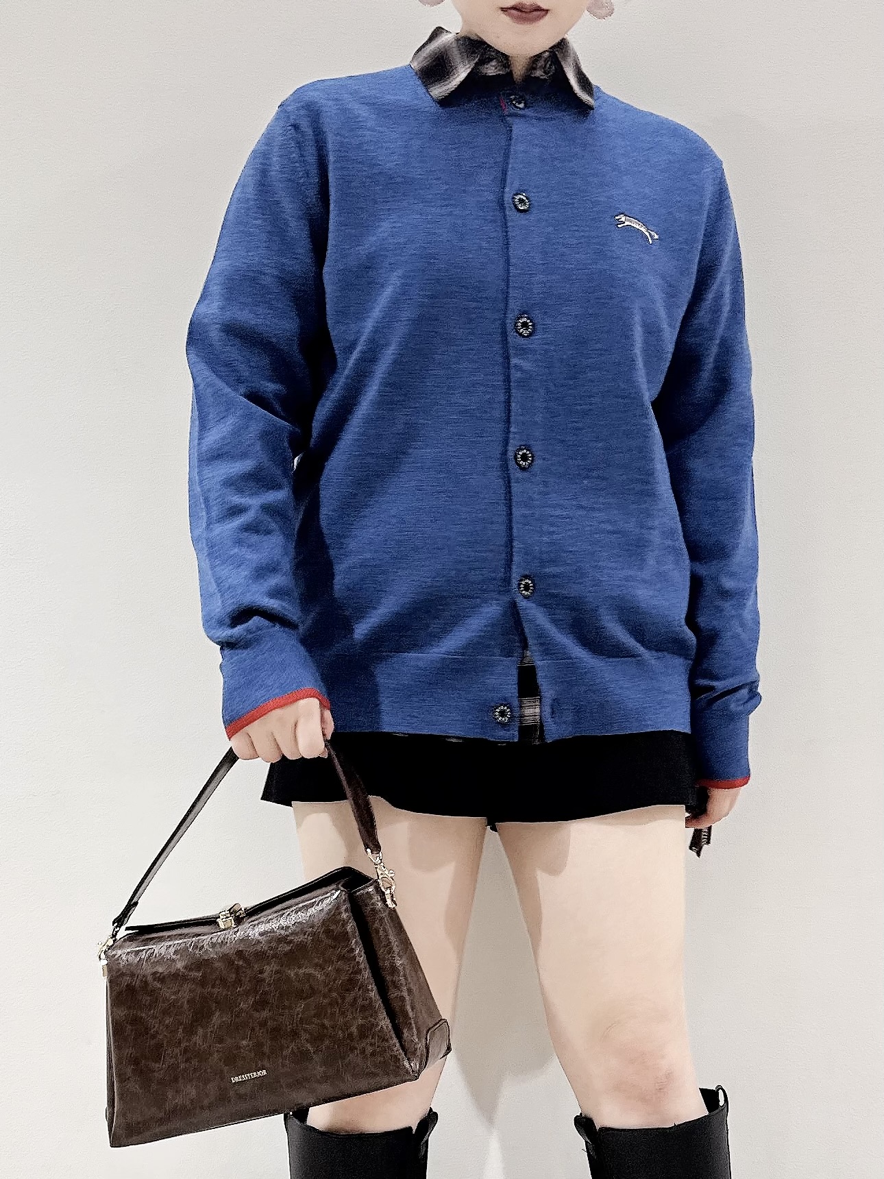 なかもとあきさんの「DRESSTERIOR｜【7色展開】ゼニアバルーファ キャッシュウール ラウンドネックカーディガン」を使ったコーディネート
