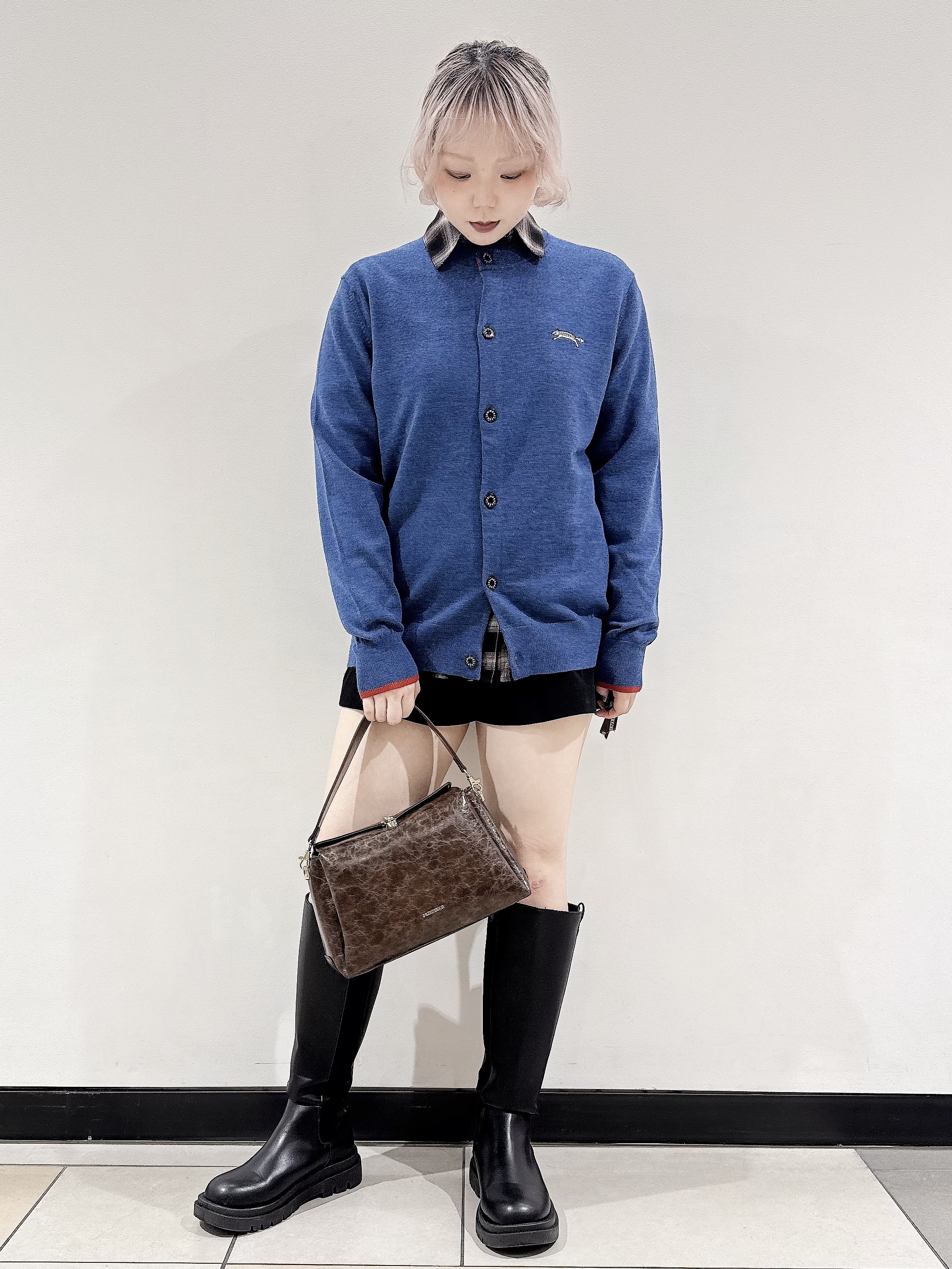 なかもとあきさんの「DRESSTERIOR｜【7色展開】ゼニアバルーファ キャッシュウール ラウンドネックカーディガン」を使ったコーディネート