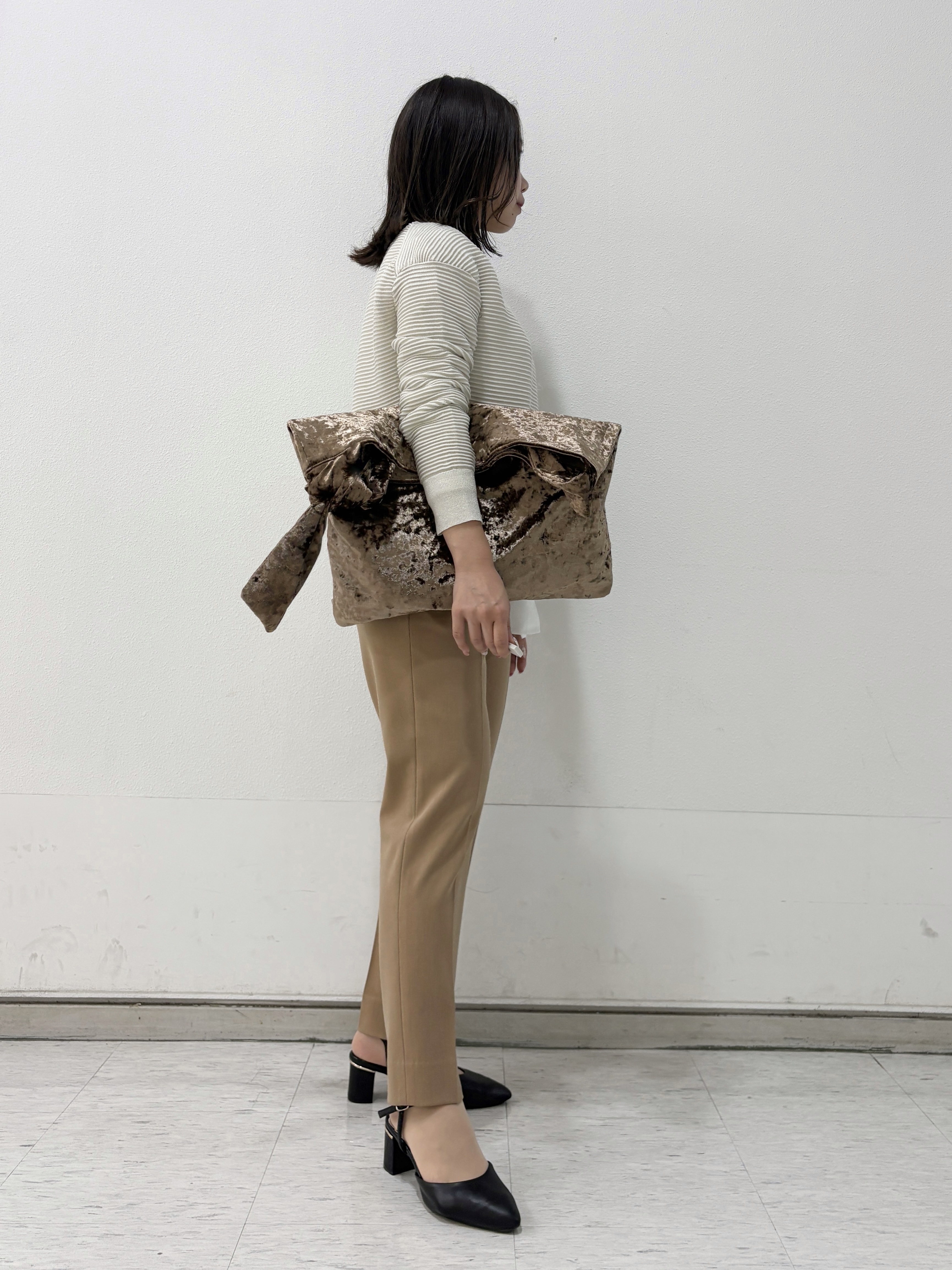 kahoさんの「INDIVI｜【ウール混／体型カバー】ラメガーター編み Vネックニット」を使ったコーディネート