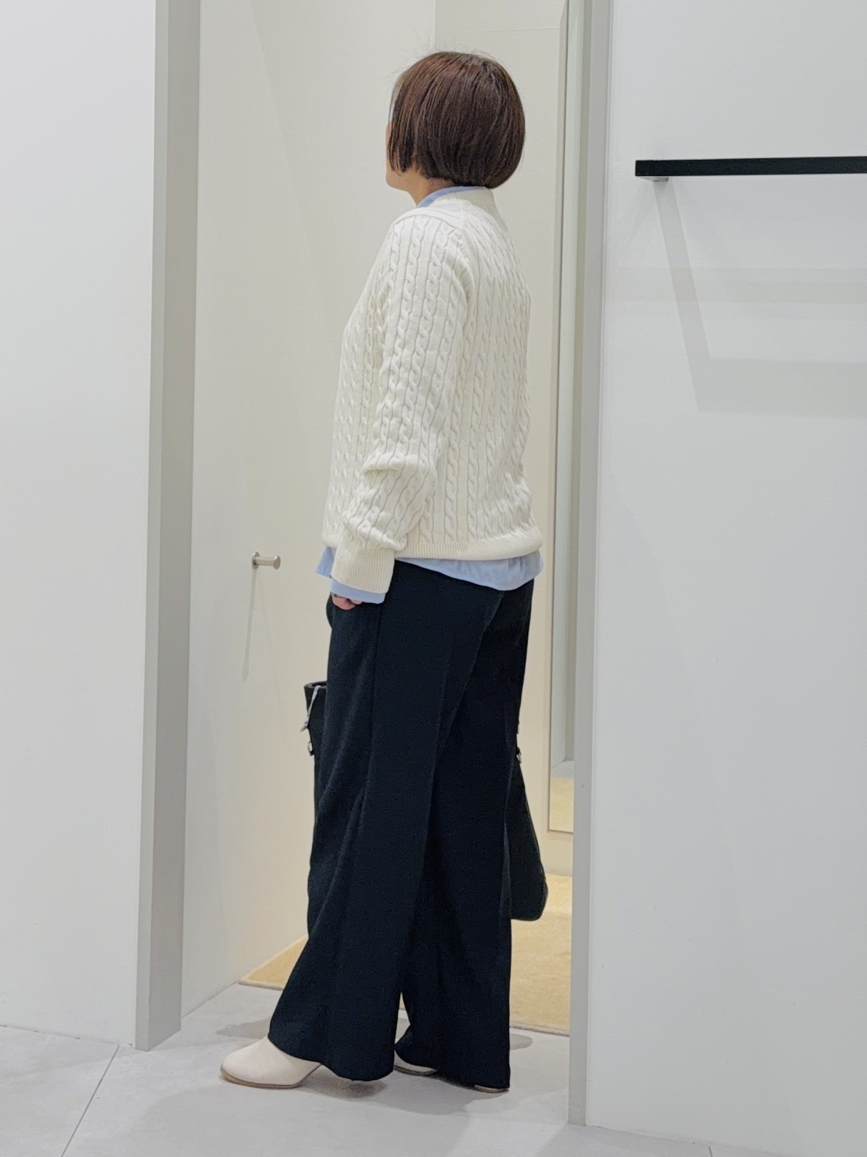 タナさんの「THE SHOP TK｜POLO BCS/ケーブルニット」を使ったコーディネート