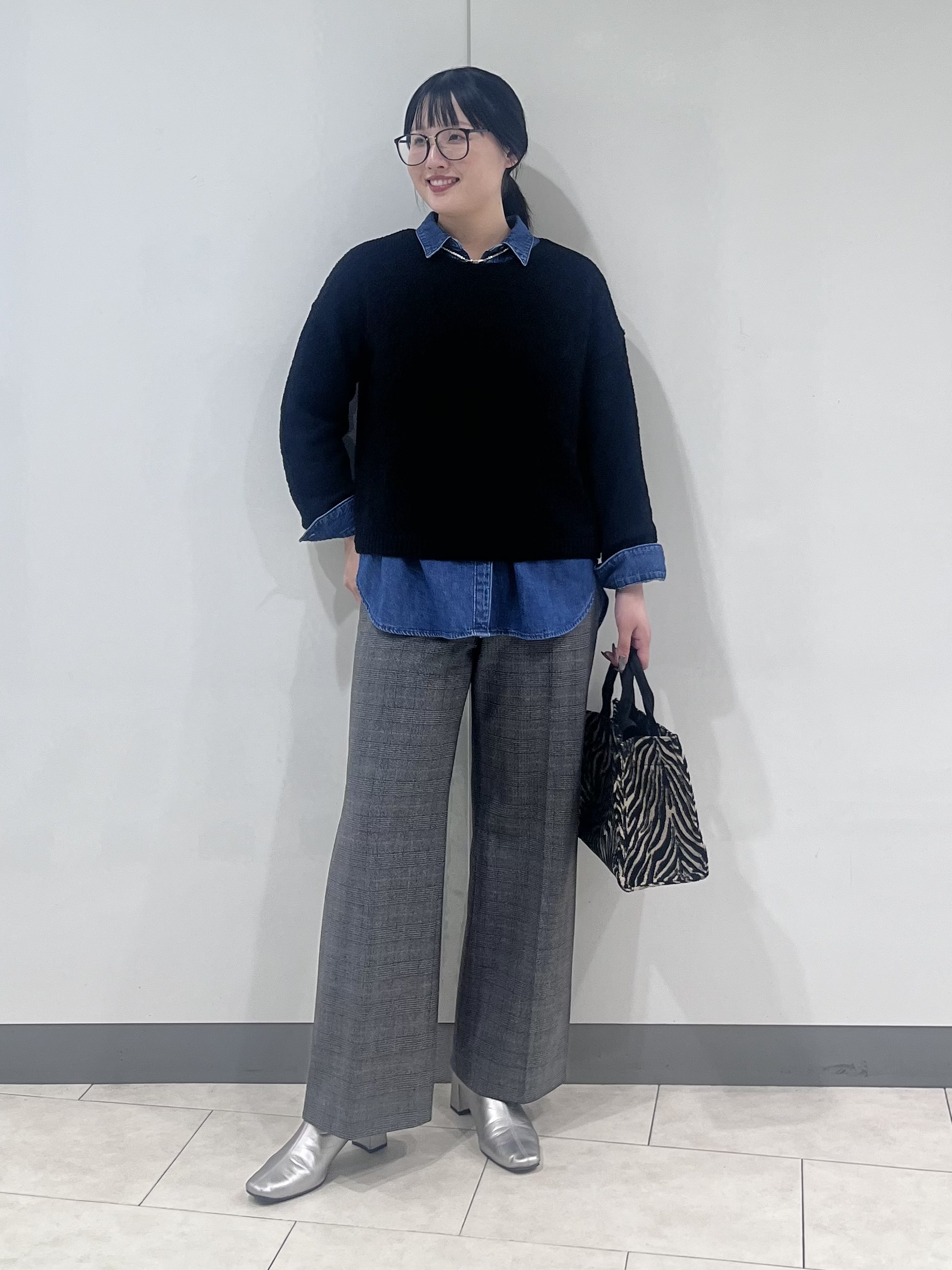 hasuさんの「INDIVI｜【ウール混／配色／ゆったり】ミドル丈リバーフーディコート」を使ったコーディネート
