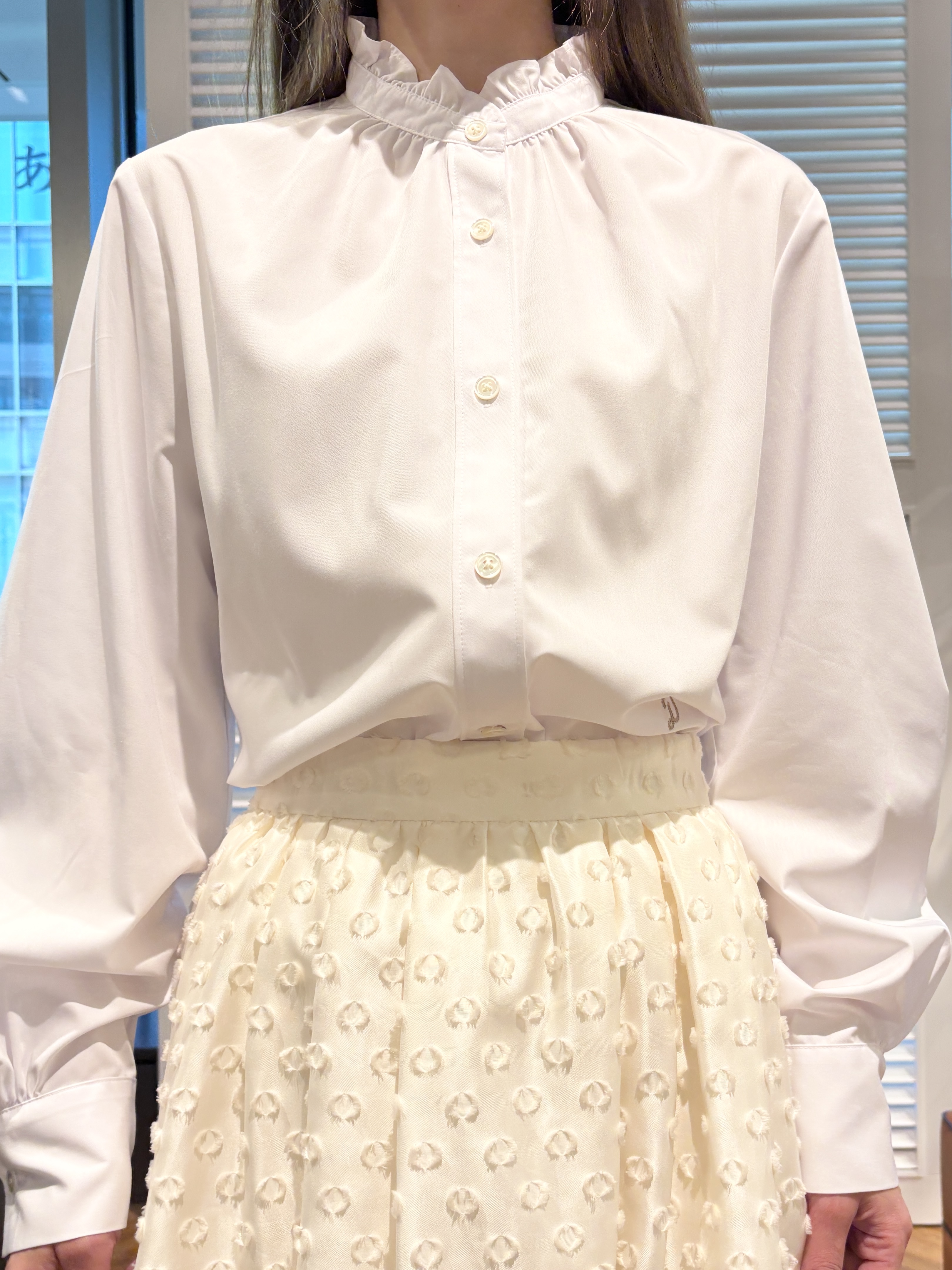 清水夏姫さんの「DRESSTERIOR｜【STORY11月号掲載】カットジャガードボリュームスカート」を使ったコーディネート