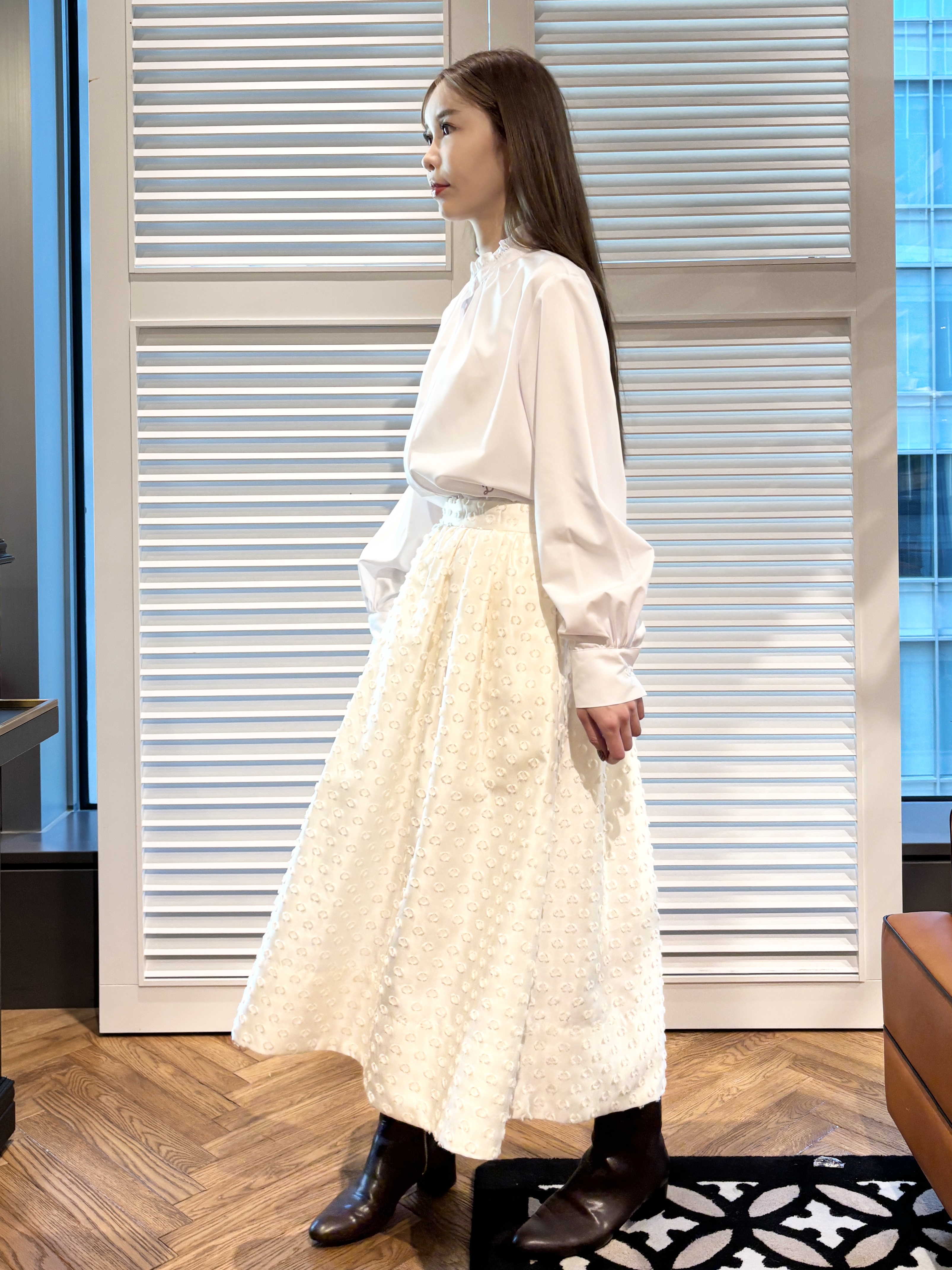 清水夏姫さんの「DRESSTERIOR｜【STORY11月号掲載】カットジャガードボリュームスカート」を使ったコーディネート