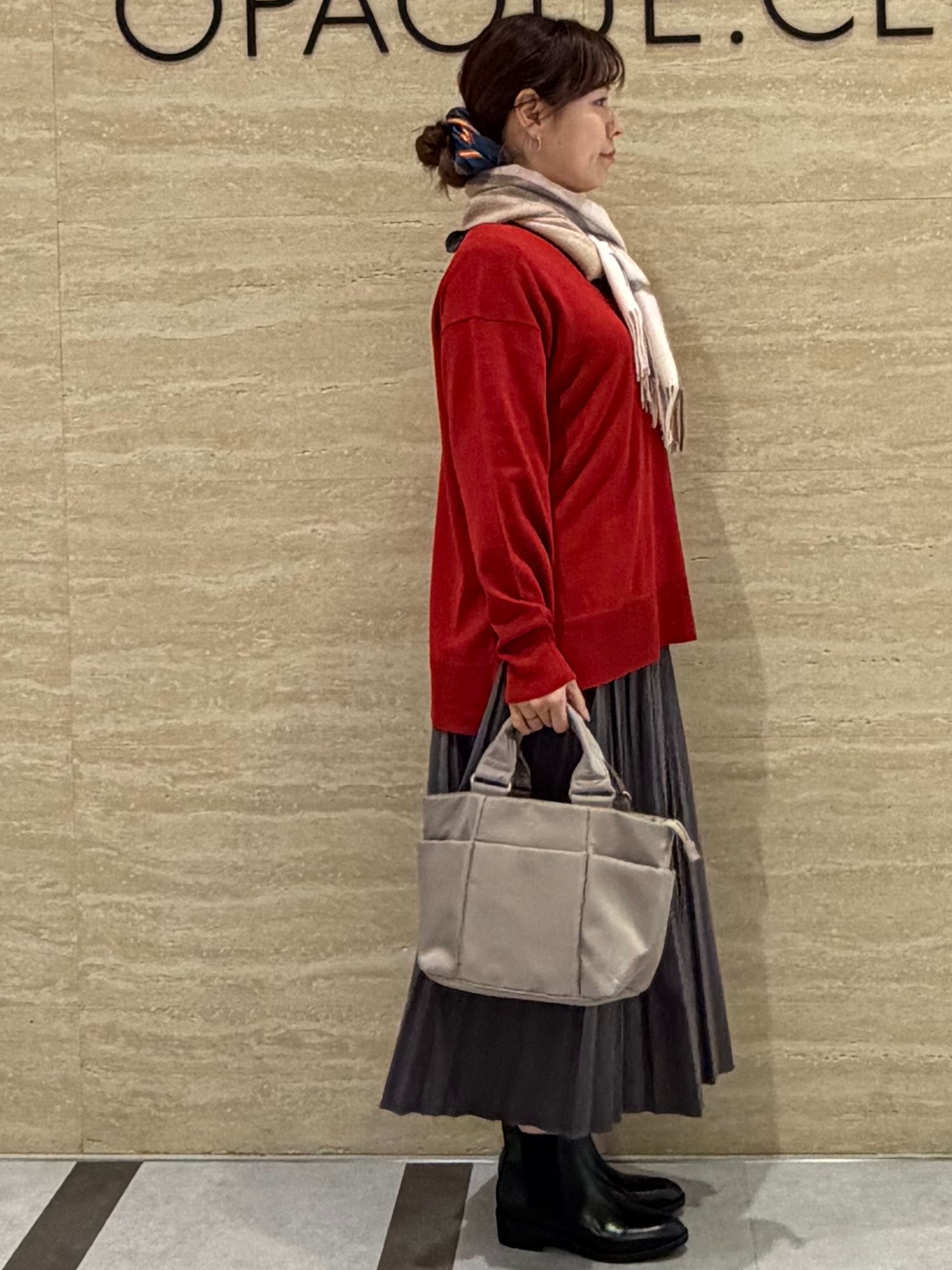 みやさんの「OPAQUE.CLIP｜『THE』名品リラクシーVネックニット【洗濯機OK】」を使ったコーディネート