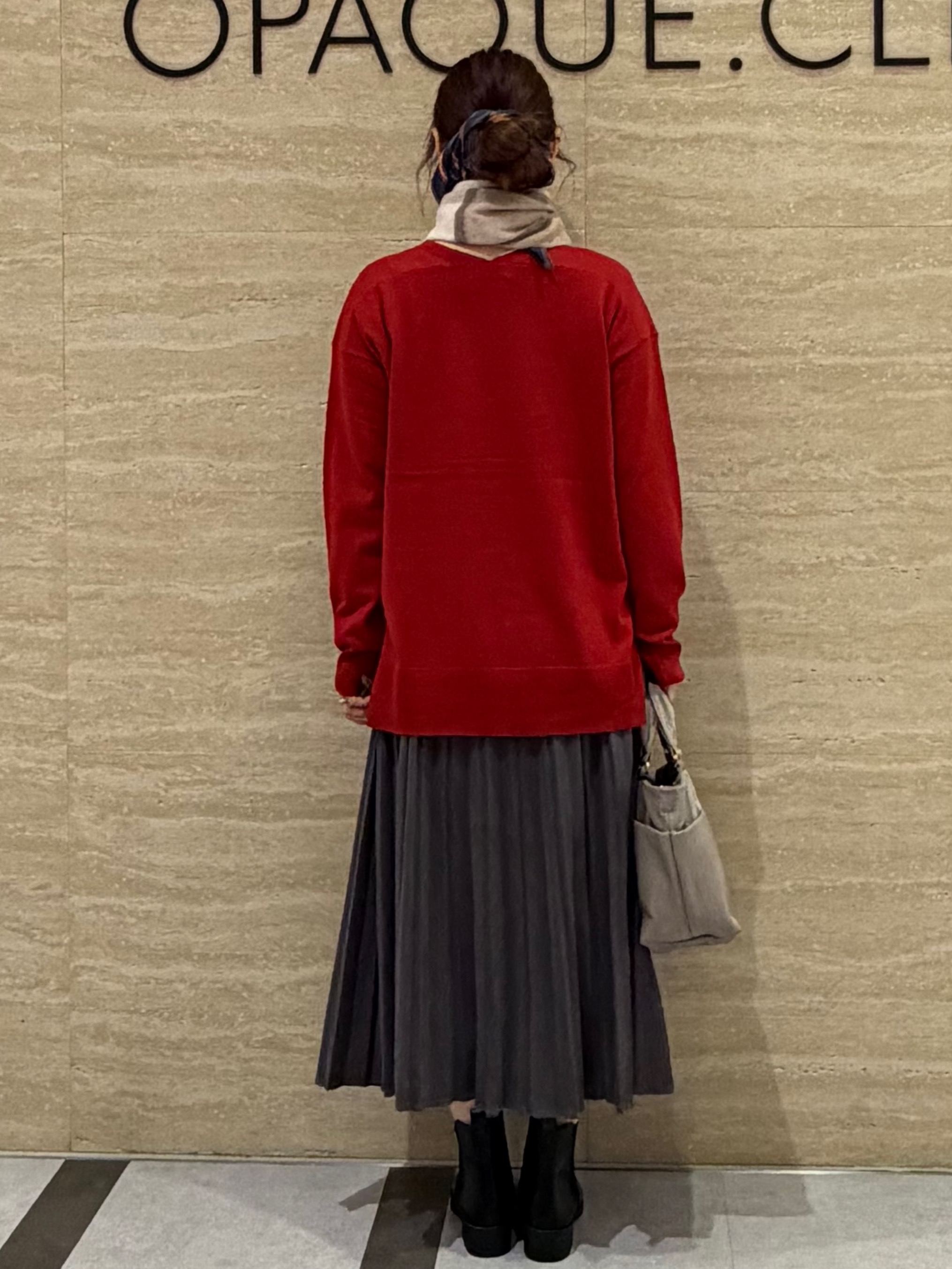 みやさんの「OPAQUE.CLIP｜『THE』名品リラクシーVネックニット【洗濯機OK】」を使ったコーディネート