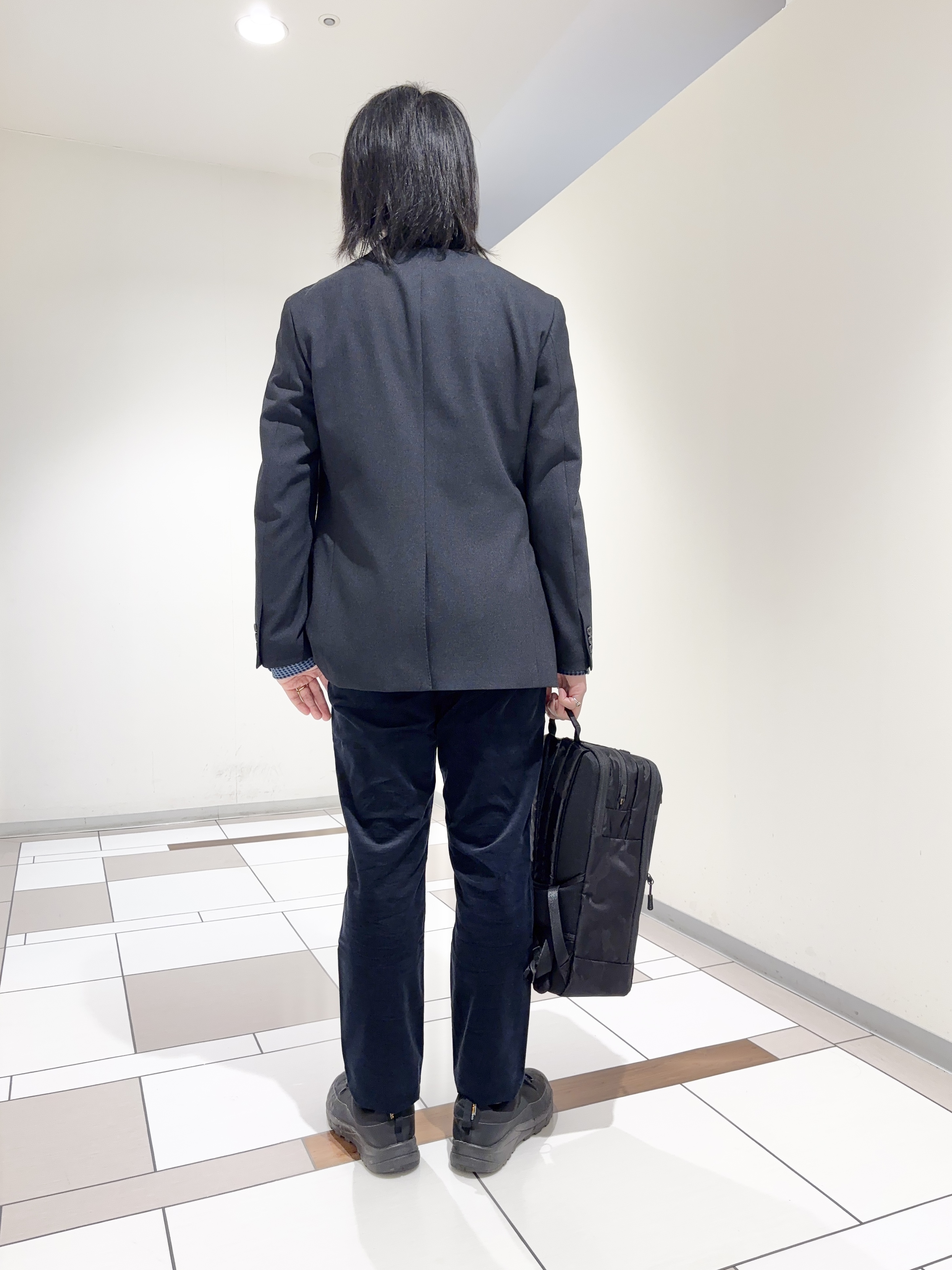 及川さんの「TAKEO KIKUCHI｜ウールライクキャットフット ジャケット」を使ったコーディネート
