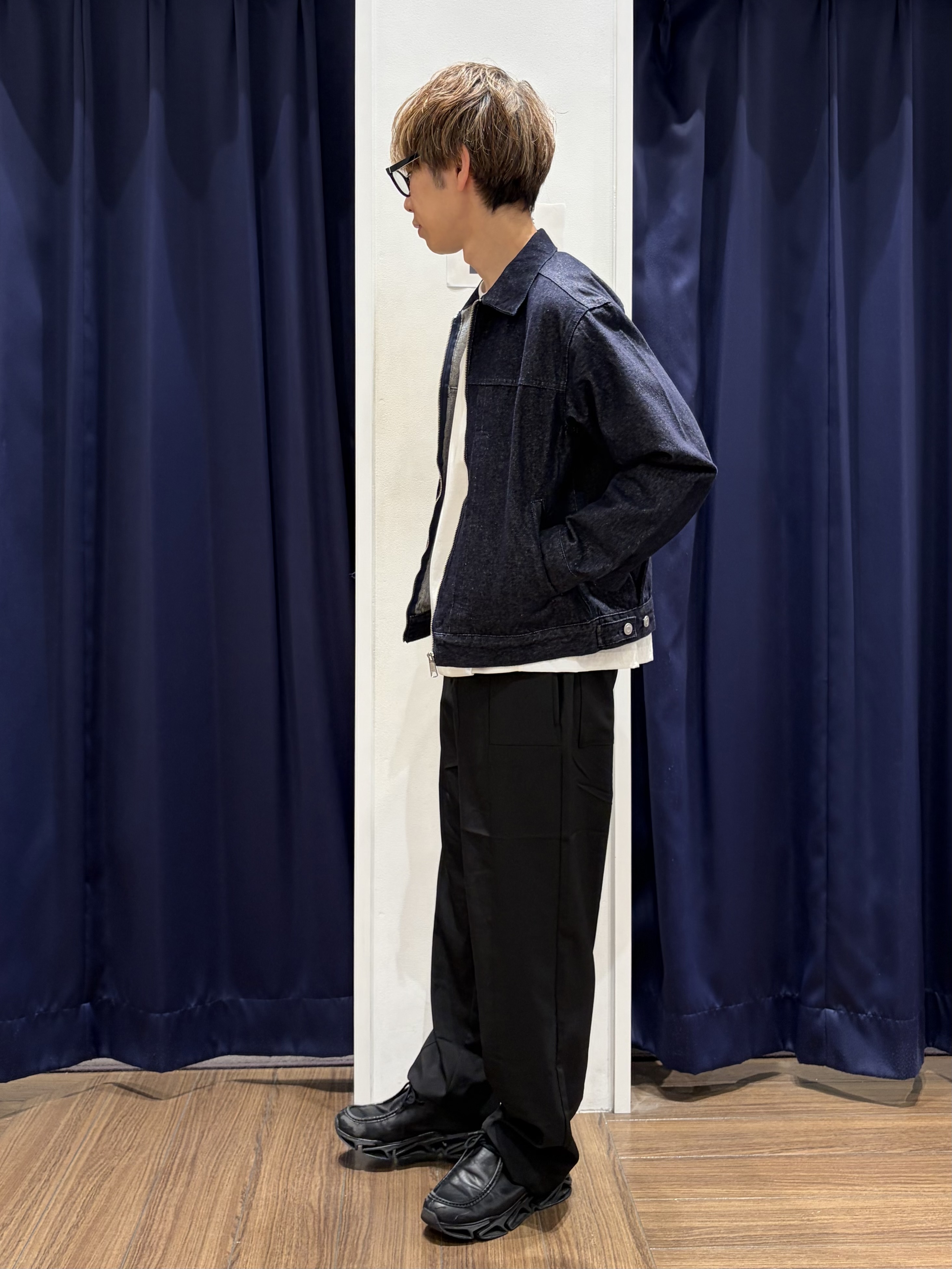 つーじーさんの「THE SHOP TK｜【色落ちしにくい/セットアップ可】デニムライク ジップアップジャケット」を使ったコーディネート