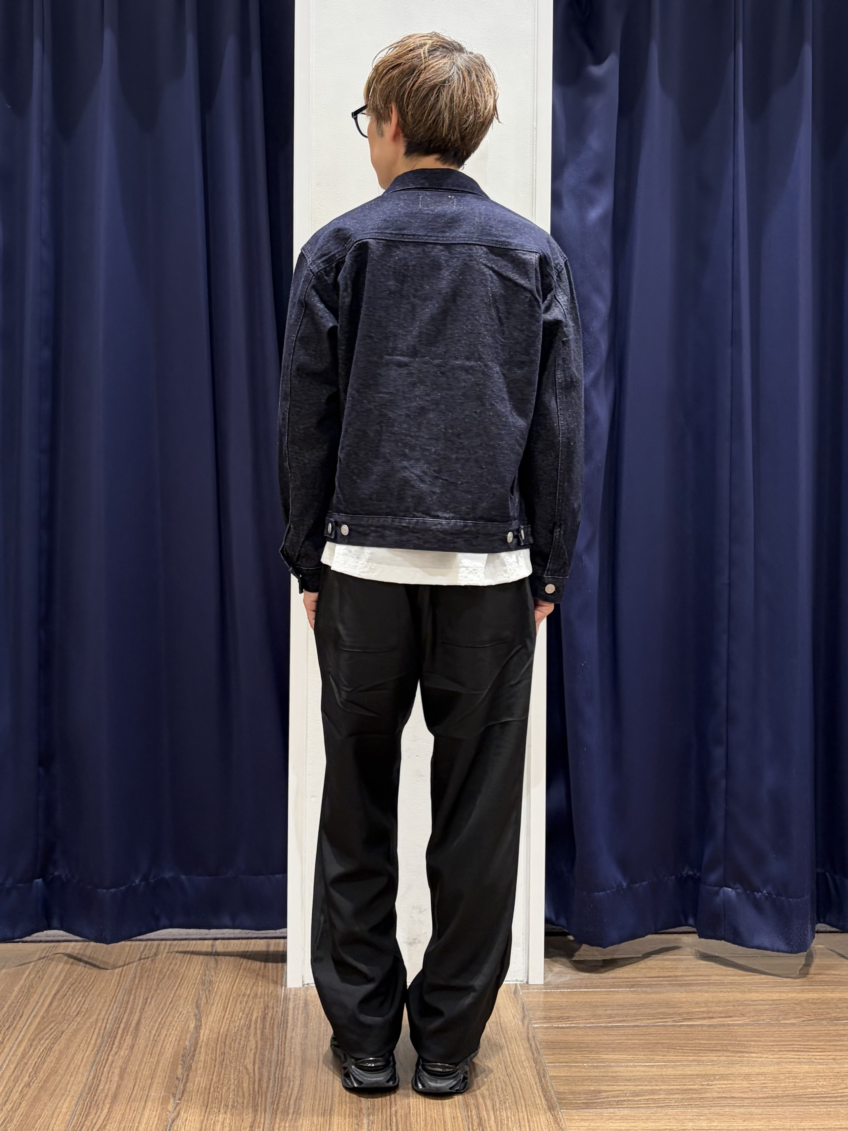 つーじーさんの「THE SHOP TK｜【色落ちしにくい/セットアップ可】デニムライク ジップアップジャケット」を使ったコーディネート