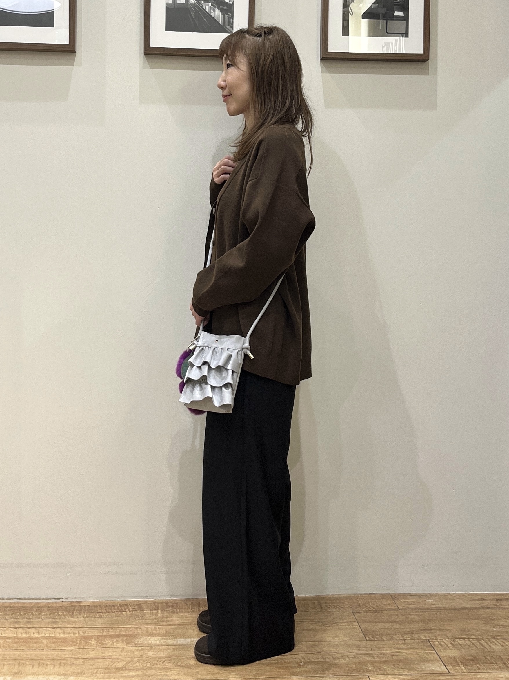 まつみさんの「SHOO･LA･RUE｜【毛玉になりにくい/S-LL/洗濯機可/体型カバー】Vネックゆったりカーディガン」を使ったコーディネート