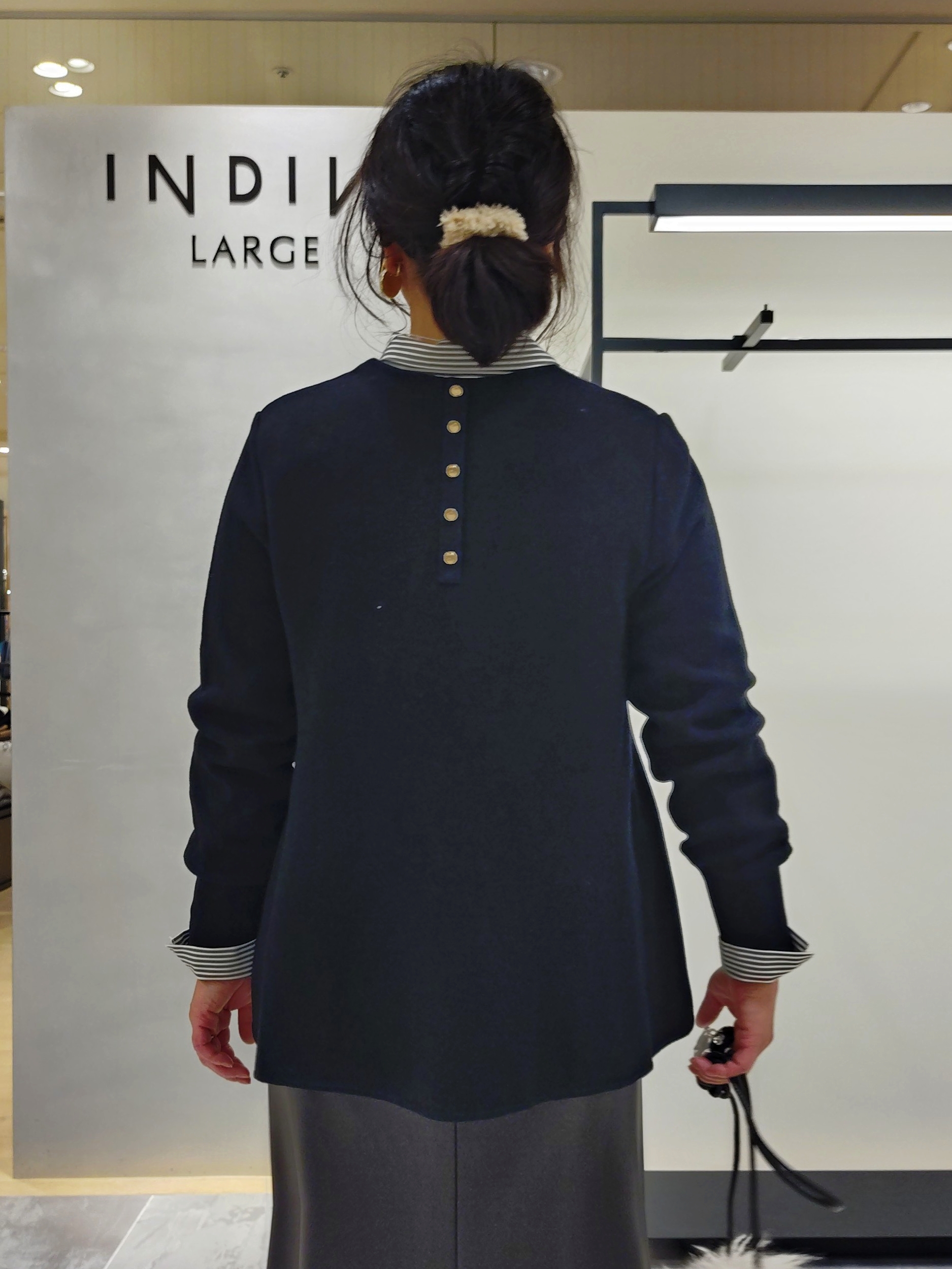 TOMOMIさんの「INDIVI｜【体型カバー／後ろボタン】ジャカードペプラムニット」を使ったコーディネート