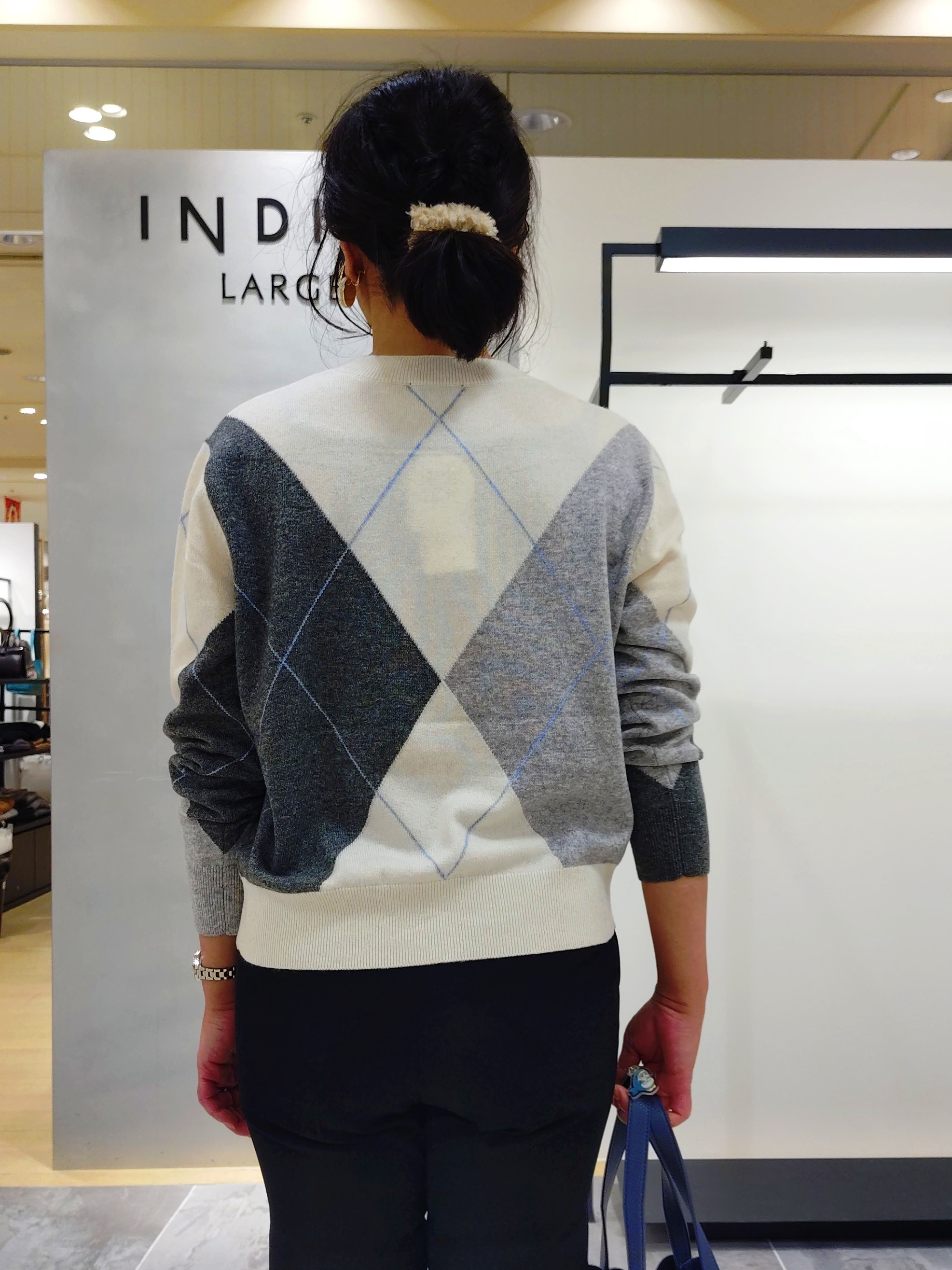 TOMOMIさんの「INDIVI｜【ウール混】ビッグアーガイル柄ニット」を使ったコーディネート