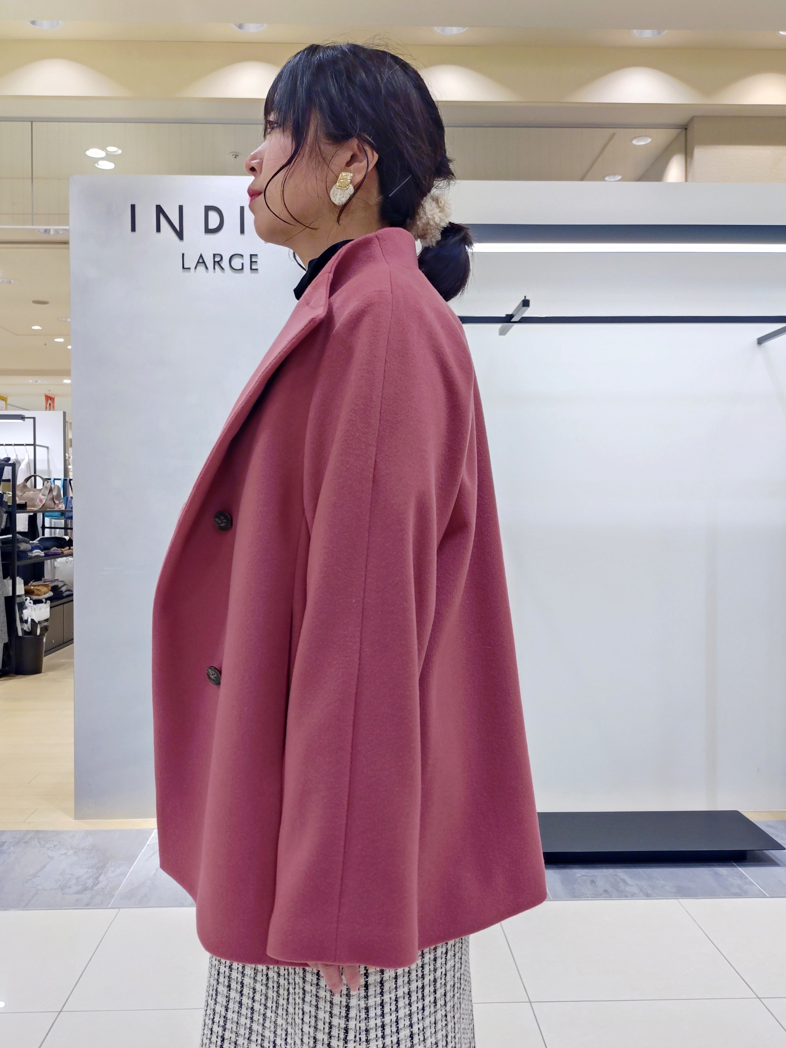 TOMOMIさんの「INDIVI｜【華やか／スタイルUP】上品ツイードジャンパードレス」を使ったコーディネート