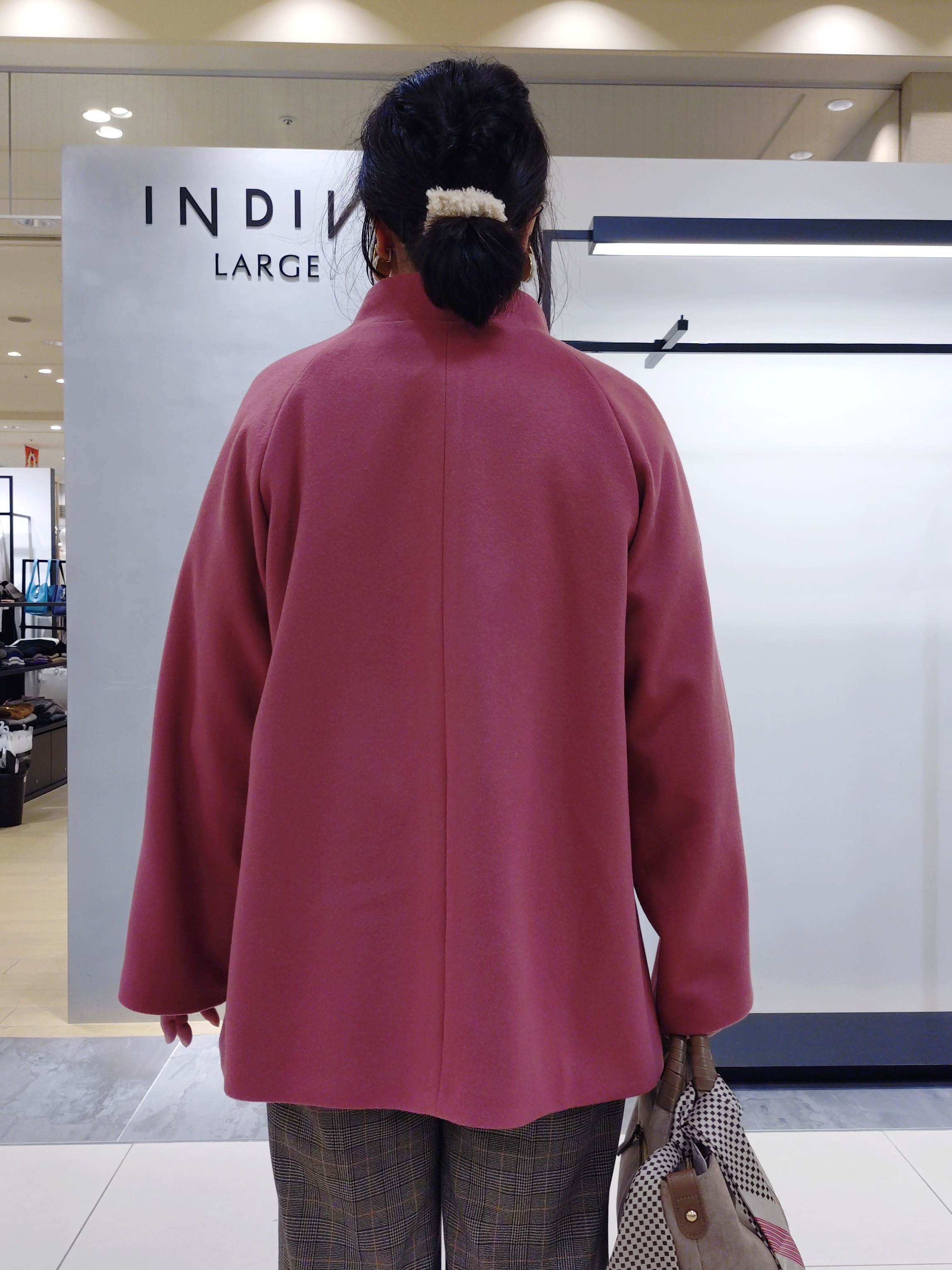TOMOMIさんの「INDIVI｜【2柄展開】柄デザインスカーフ」を使ったコーディネート