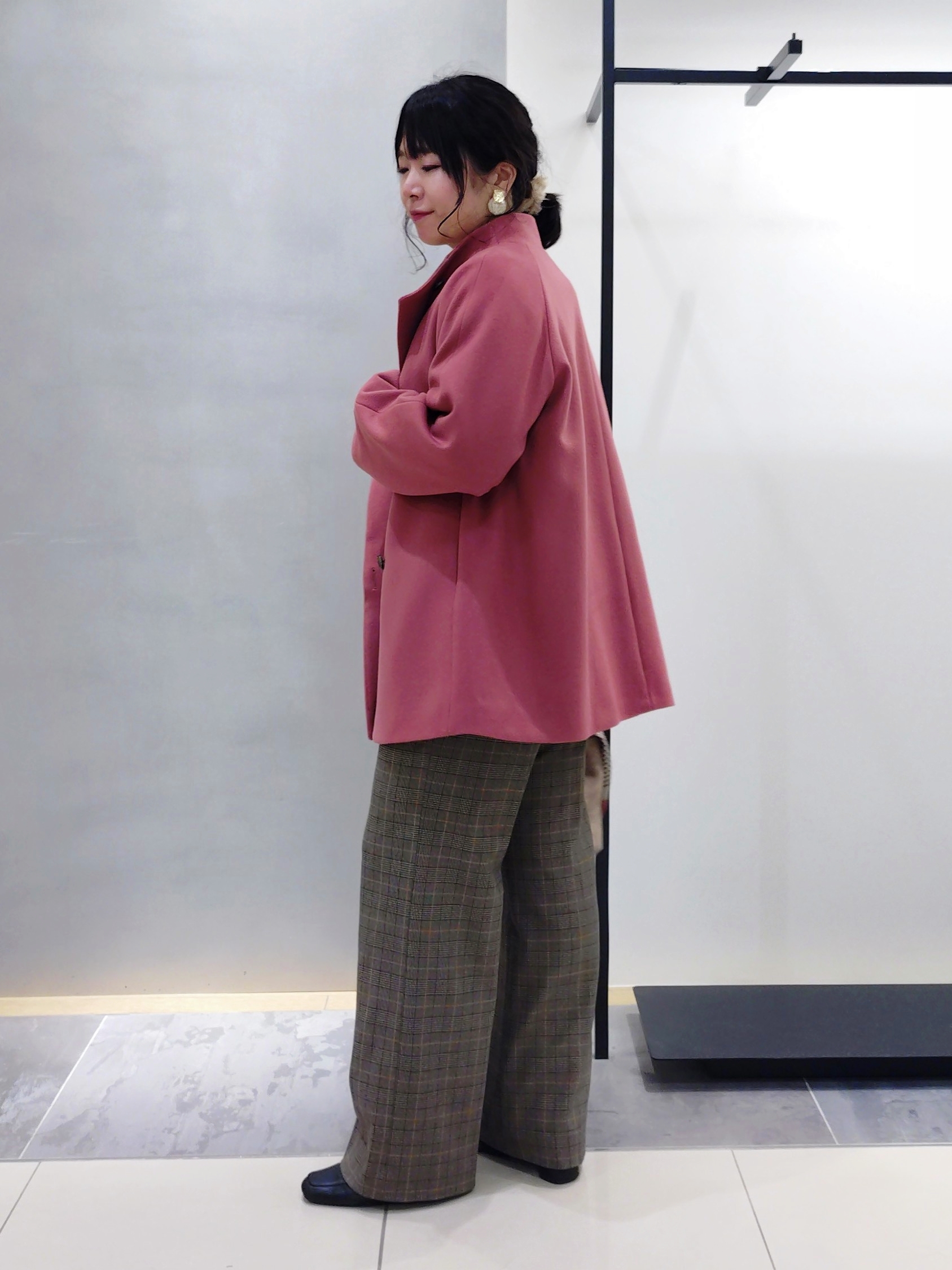 TOMOMIさんの「INDIVI｜【2柄展開】柄デザインスカーフ」を使ったコーディネート