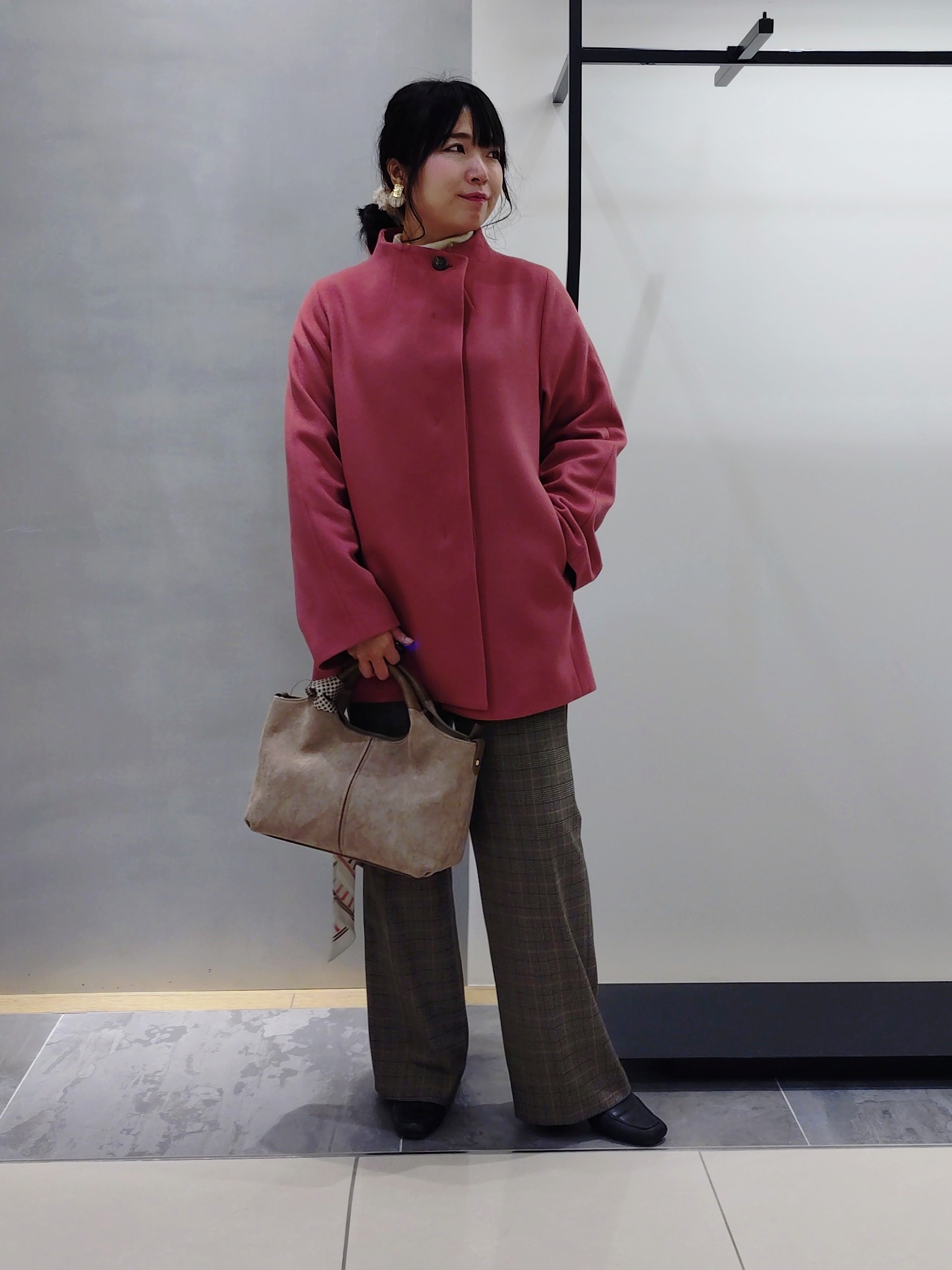 TOMOMIさんの「INDIVI｜【2柄展開】柄デザインスカーフ」を使ったコーディネート