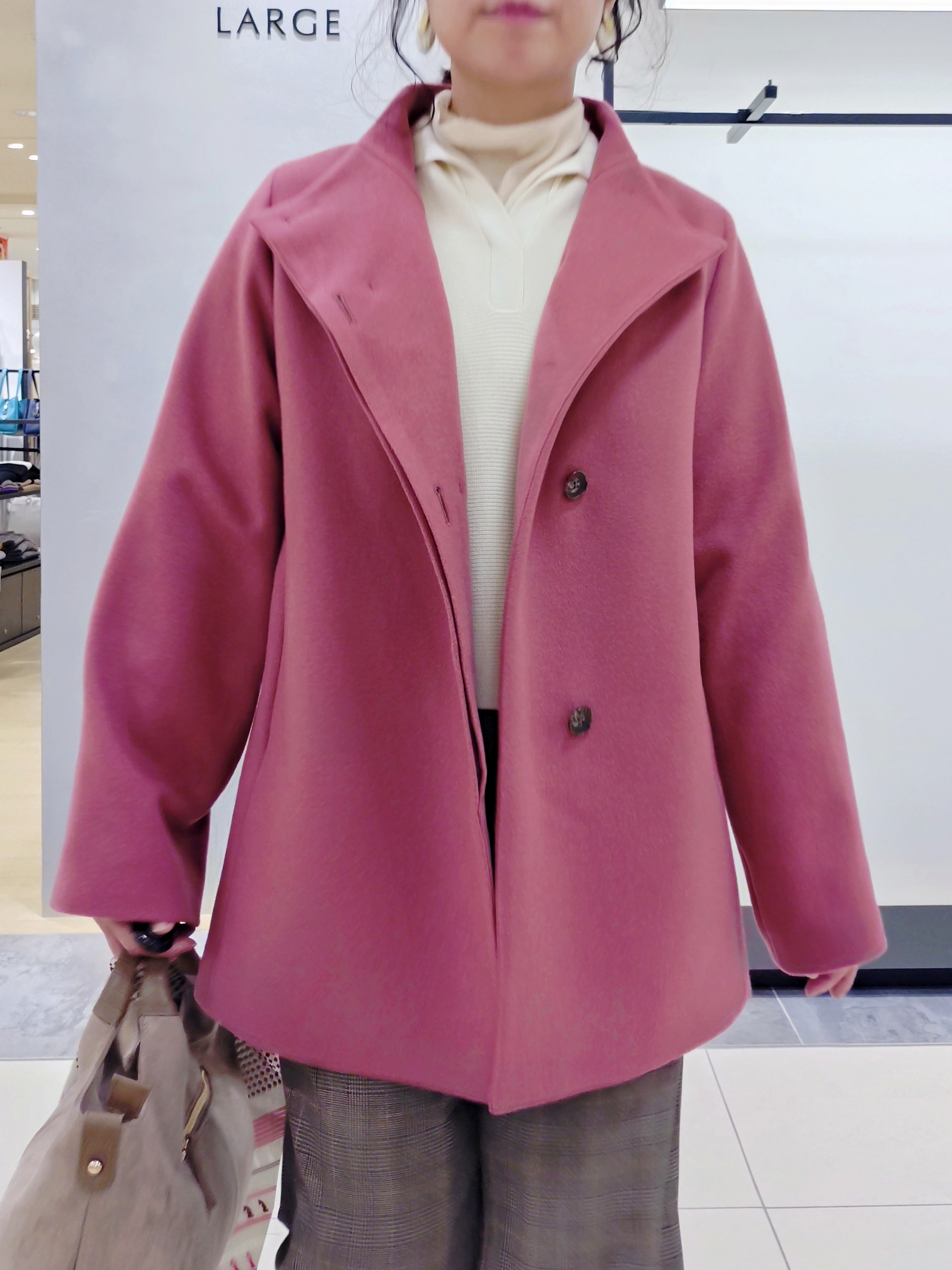 TOMOMIさんの「INDIVI｜【2柄展開】柄デザインスカーフ」を使ったコーディネート