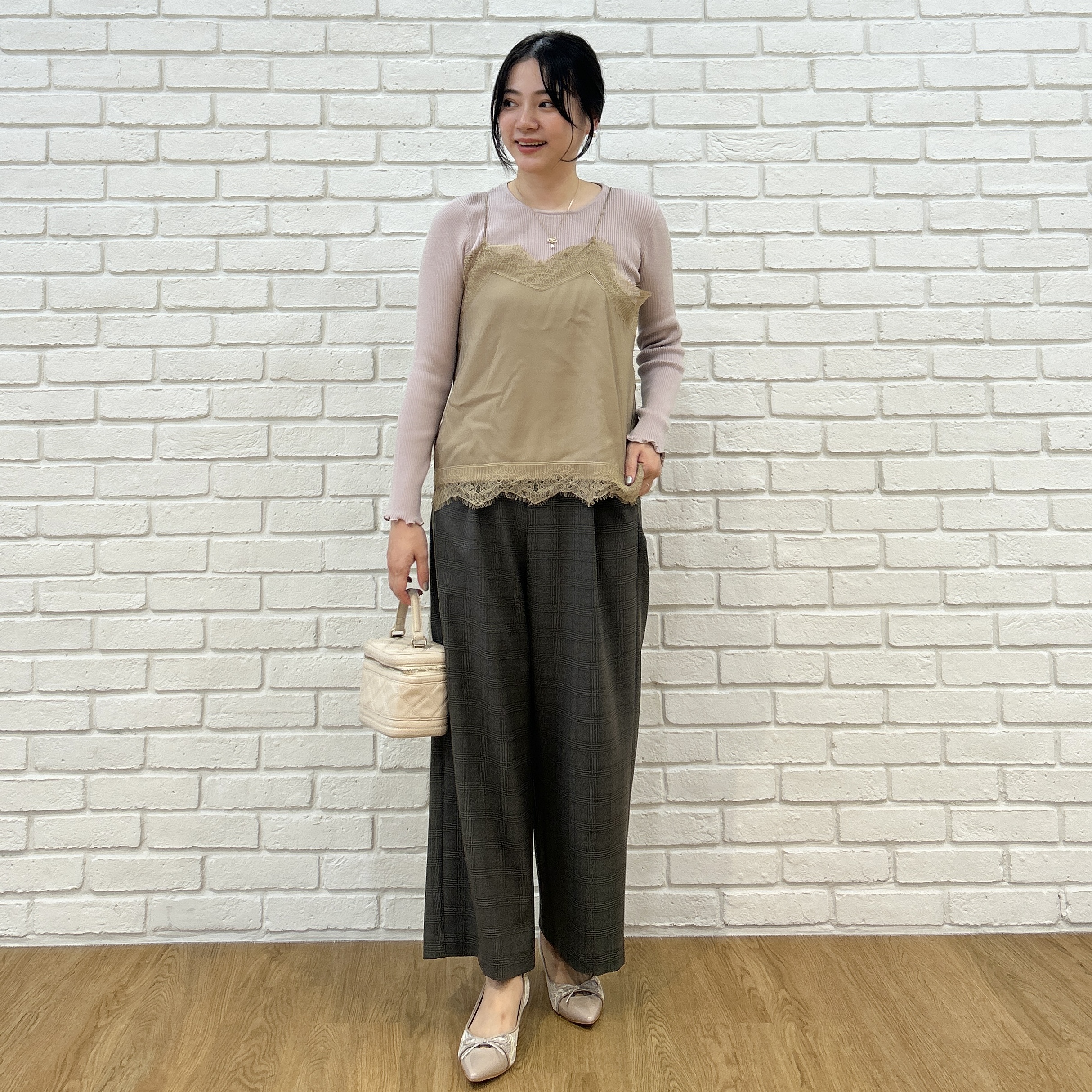 shinoさんの「Couture brooch｜メローフリルニット＆レースキャミセット」を使ったコーディネート
