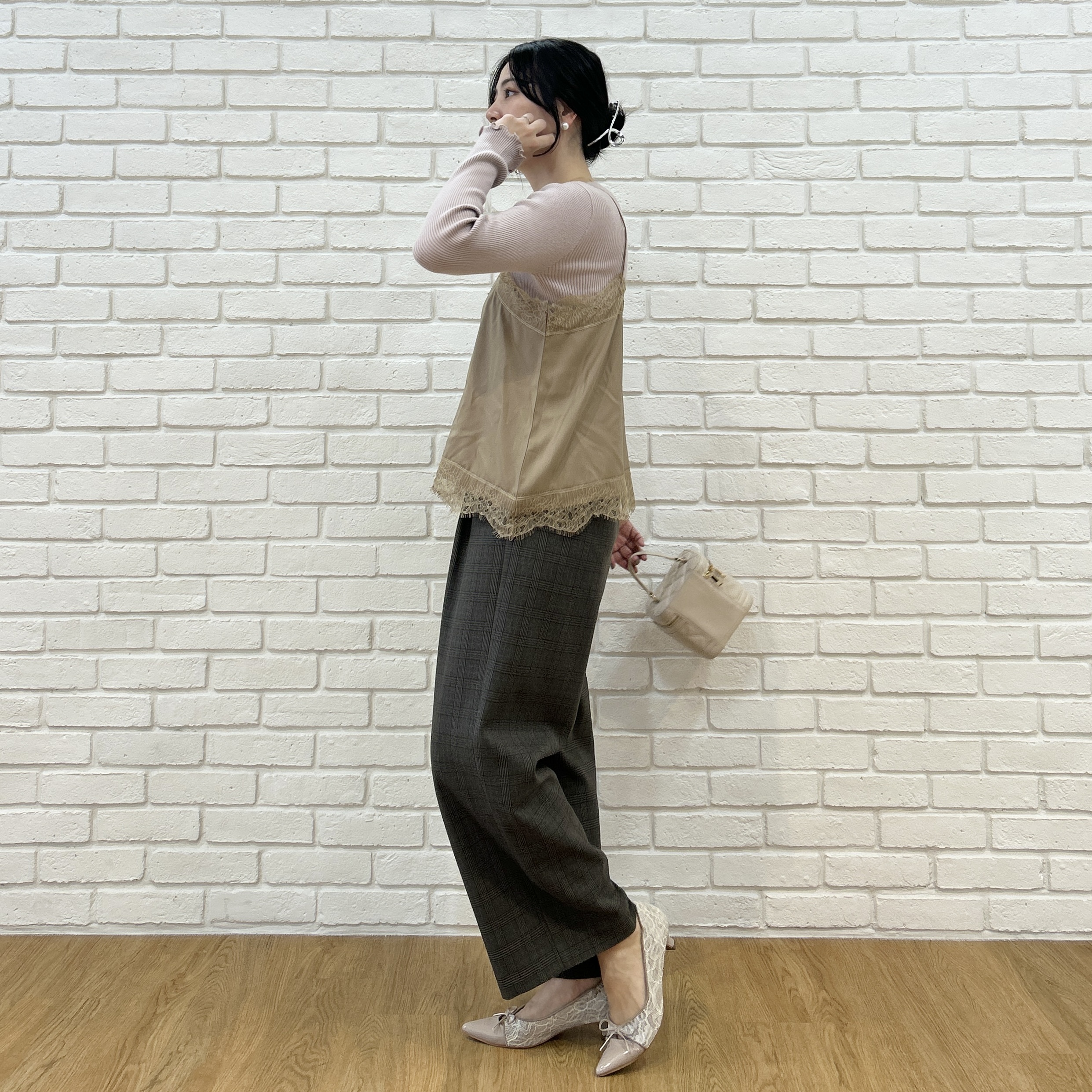 shinoさんの「Couture brooch｜メローフリルニット＆レースキャミセット」を使ったコーディネート