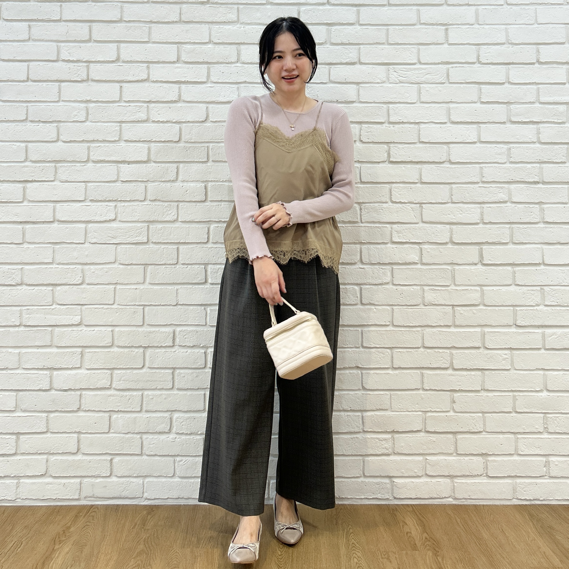 shinoさんの「Couture brooch｜メローフリルニット＆レースキャミセット」を使ったコーディネート