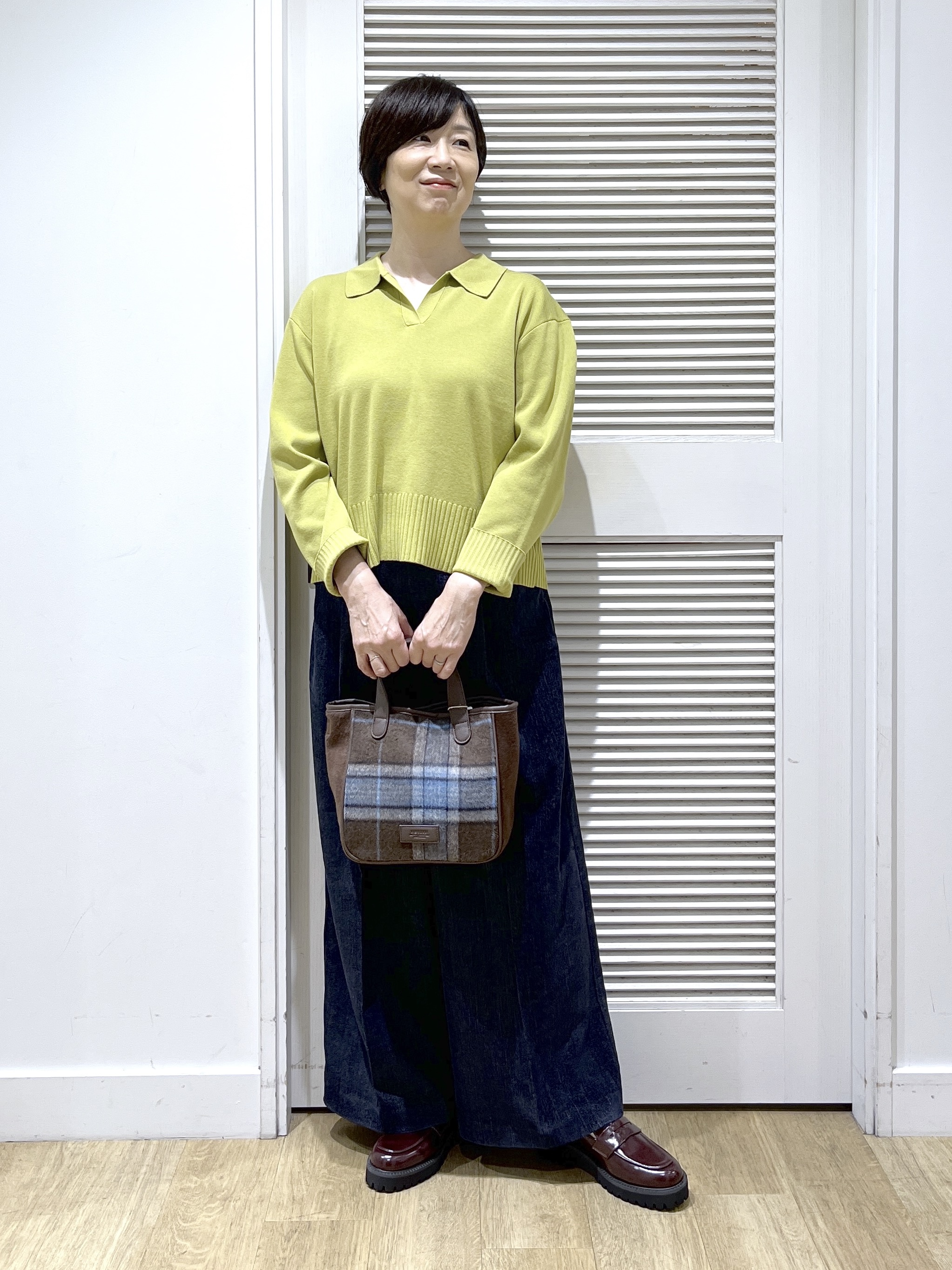 Miyazakiさんの「Dessin｜【洗濯機OK】抜け感スキッパーポロニット」を使ったコーディネート