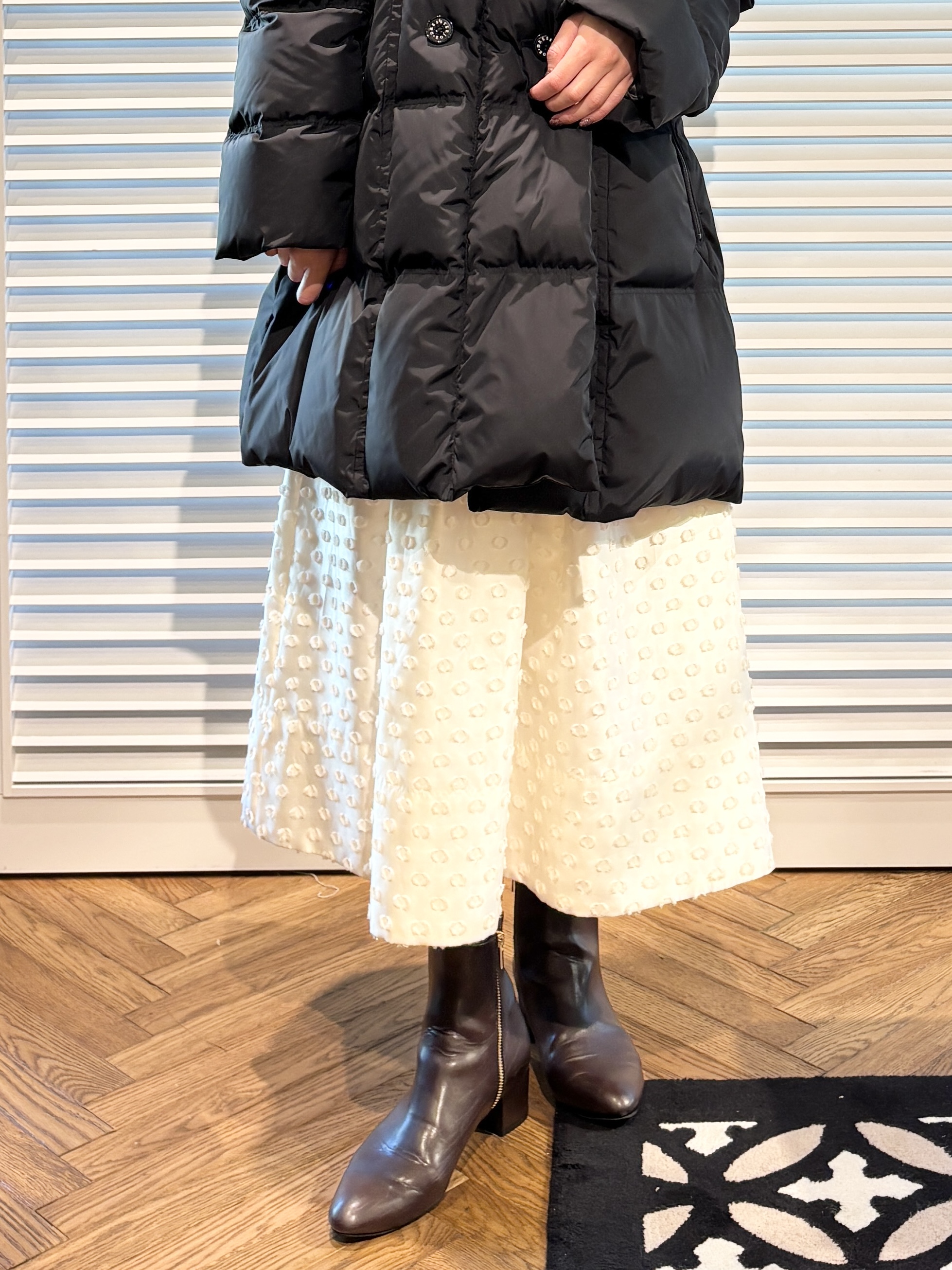 清水夏姫さんの「DRESSTERIOR｜【STORY11月号掲載】カットジャガードボリュームスカート」を使ったコーディネート
