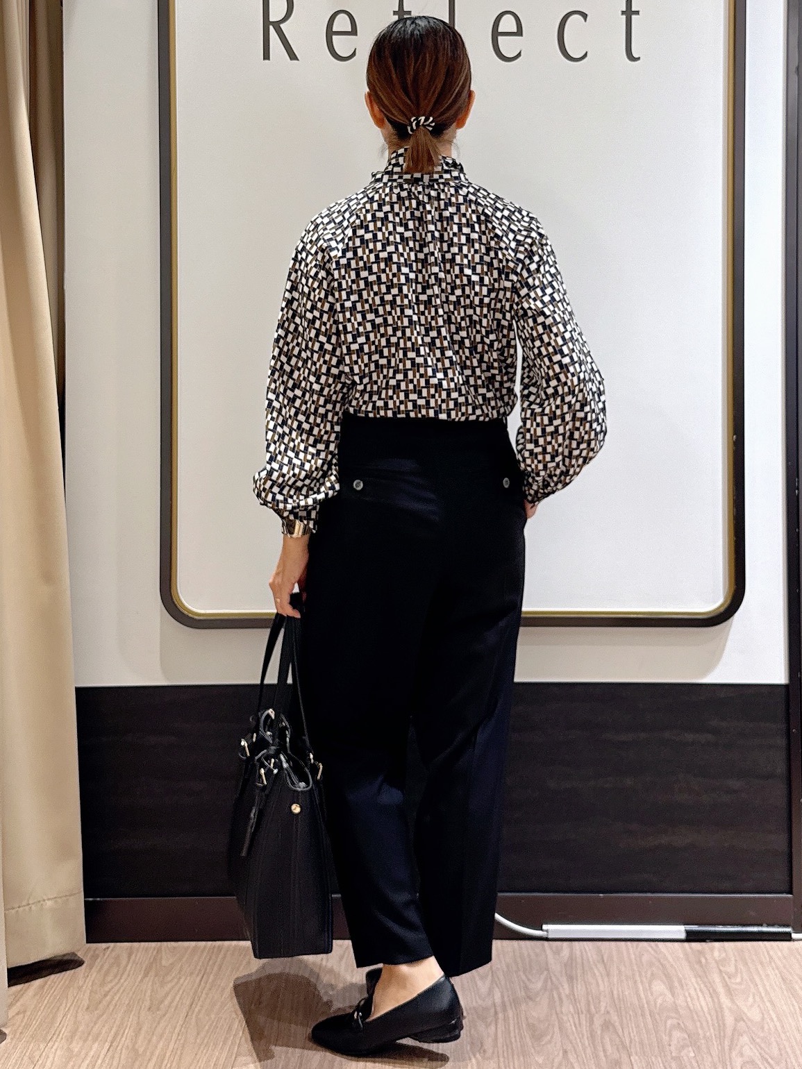 nekoさんの「Reflect｜【SS-4Lサイズ／セットアップ】幾何柄プリント ボウタイデザインブラウス」を使ったコーディネート