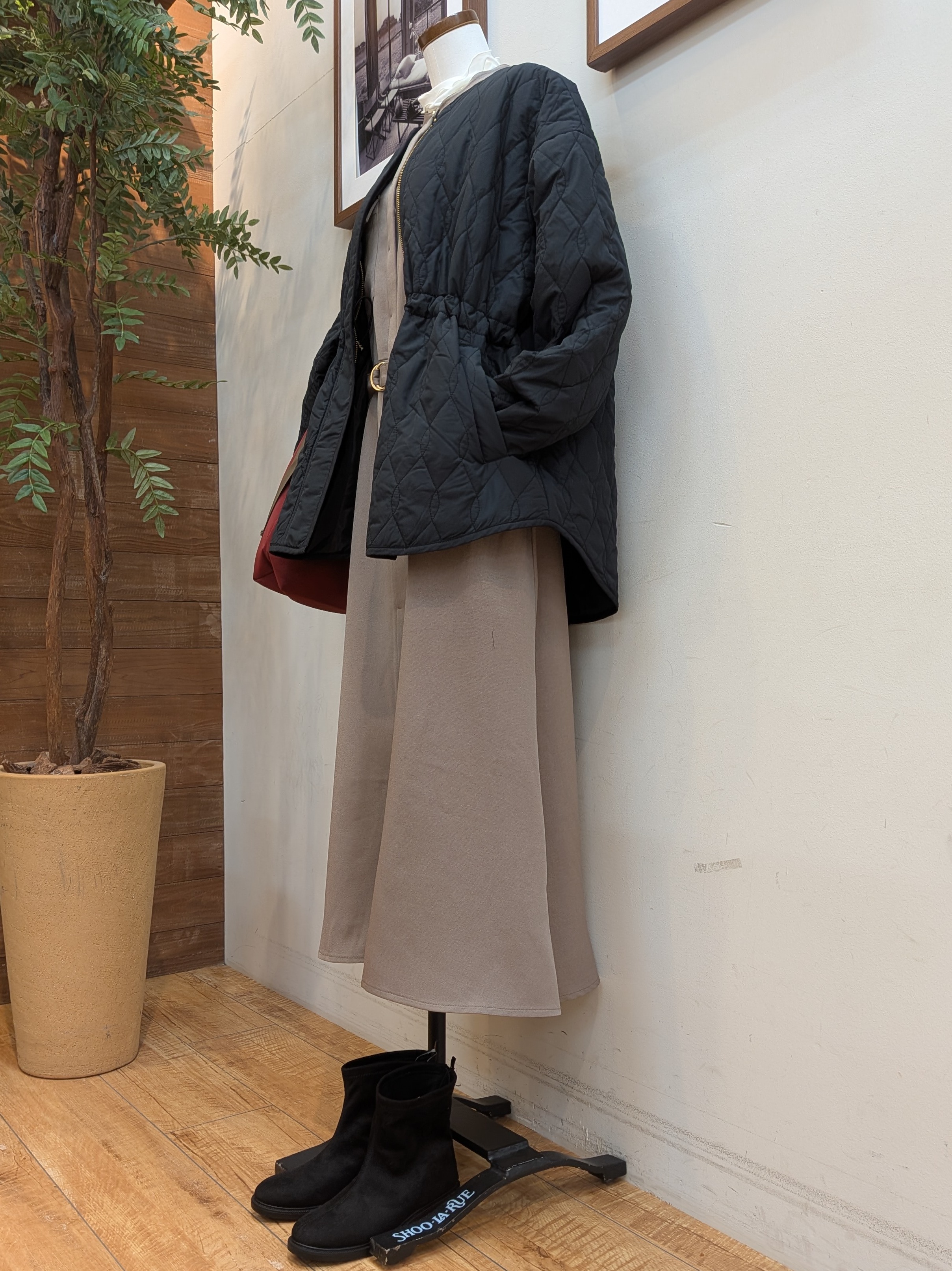 うっちーさんの「SHOO･LA･RUE｜【撥水/S-LL/洗濯機可】ウエスト絞れる キルト中綿ジャケット」を使ったコーディネート