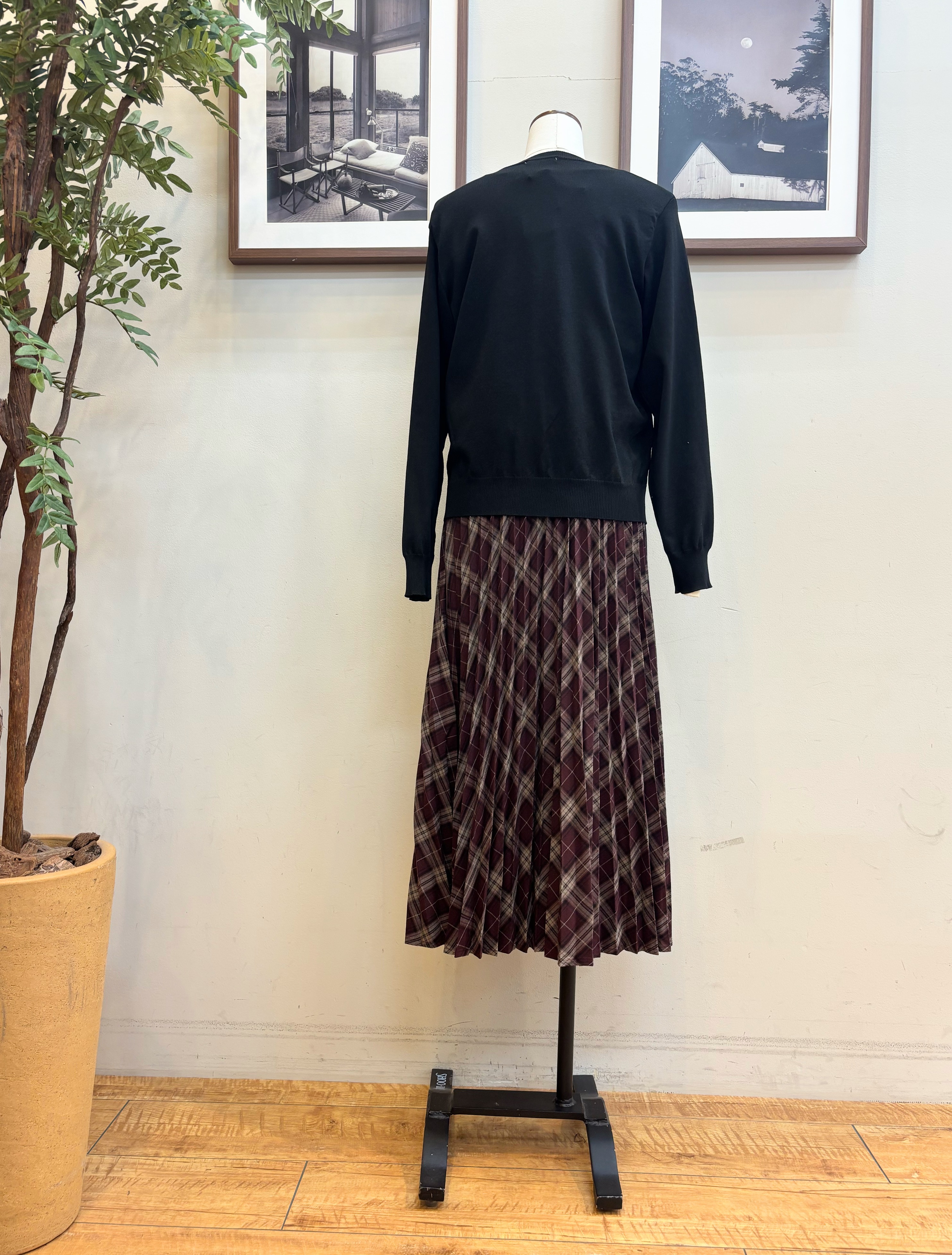 maiさんの「SHOO･LA･RUE｜【洗濯機可/S-LL】マルチボタンが品よく映えるカーディガン」を使ったコーディネート