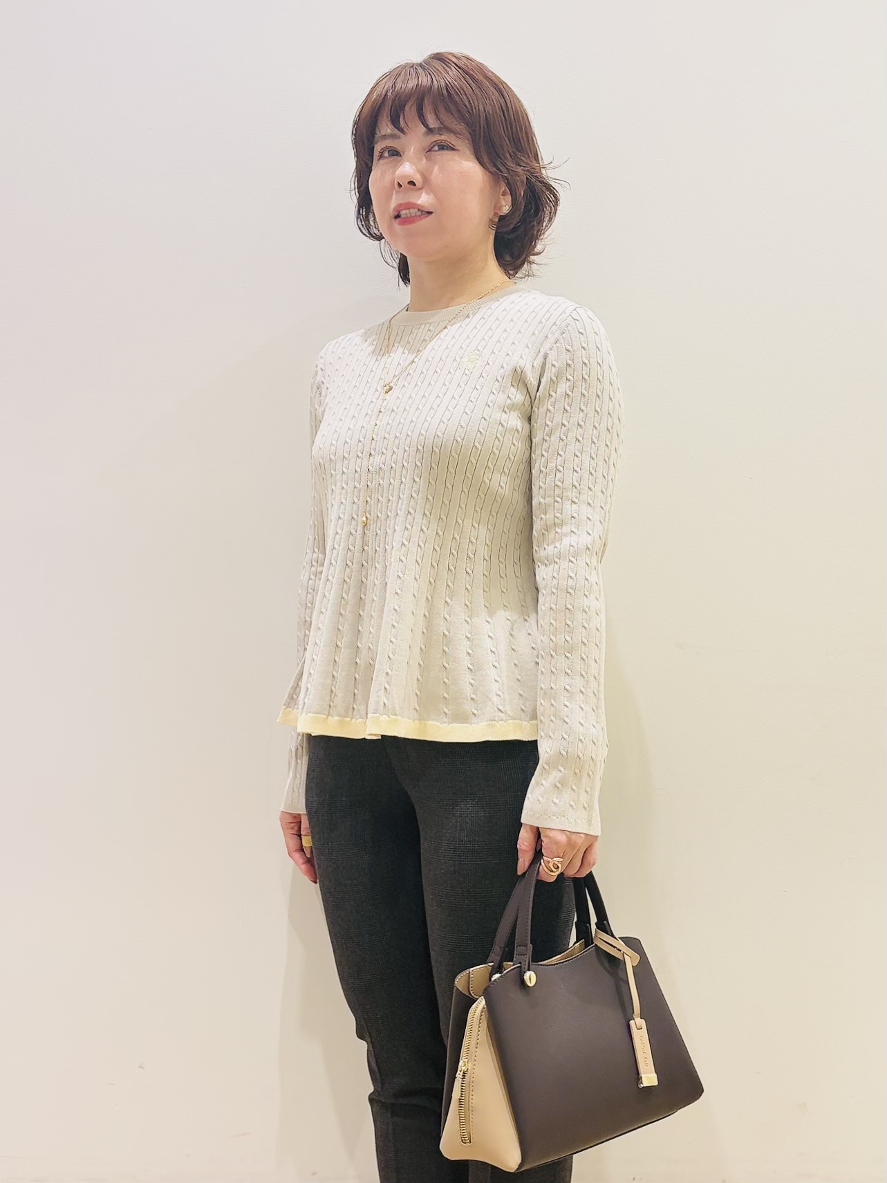 YUKOさんの「index｜バイカラーケーブルペプラムニット【洗濯機OK】」を使ったコーディネート
