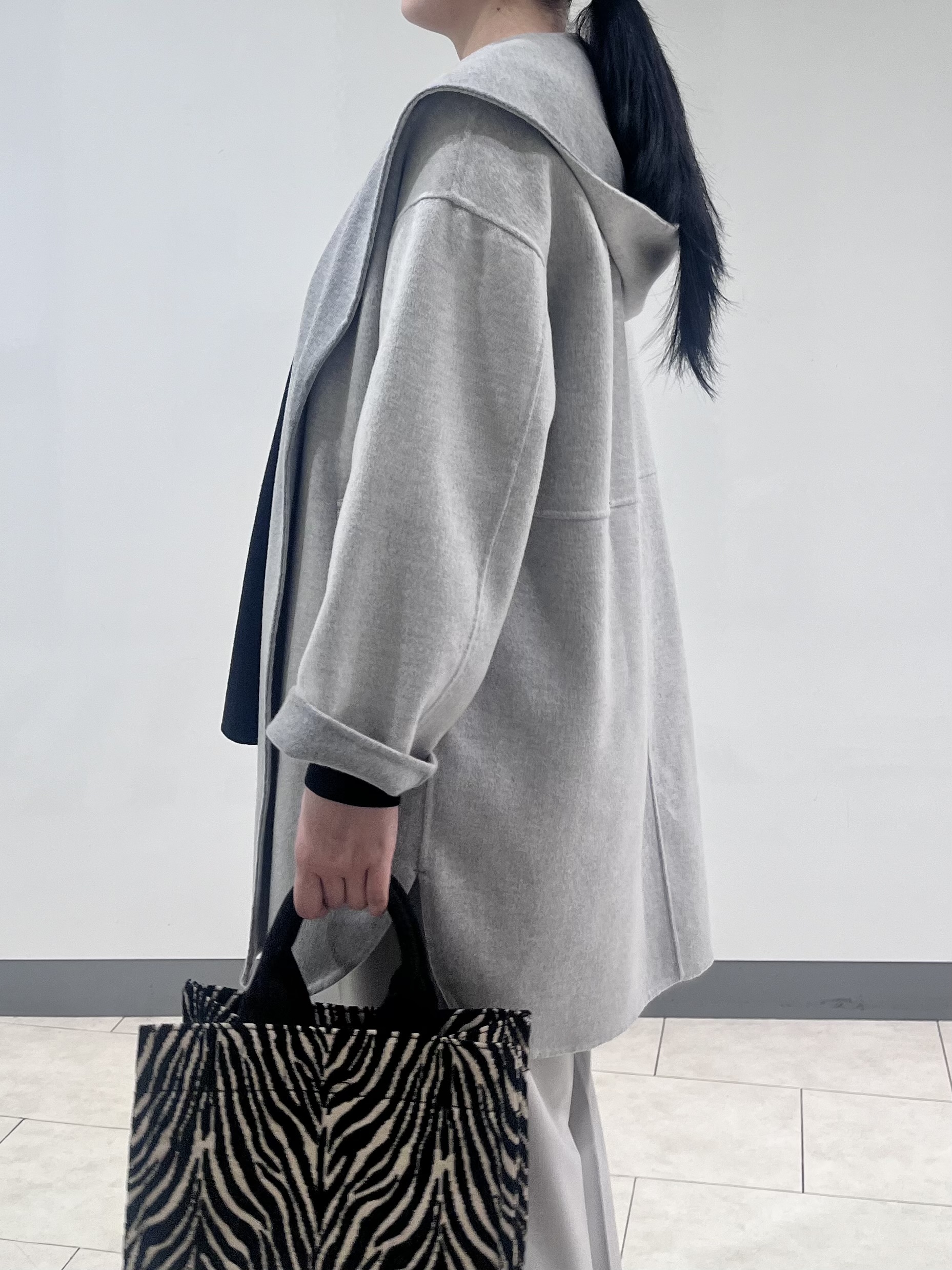 hasuさんの「INDIVI｜【ウール混／配色／ゆったり】ミドル丈リバーフーディコート」を使ったコーディネート