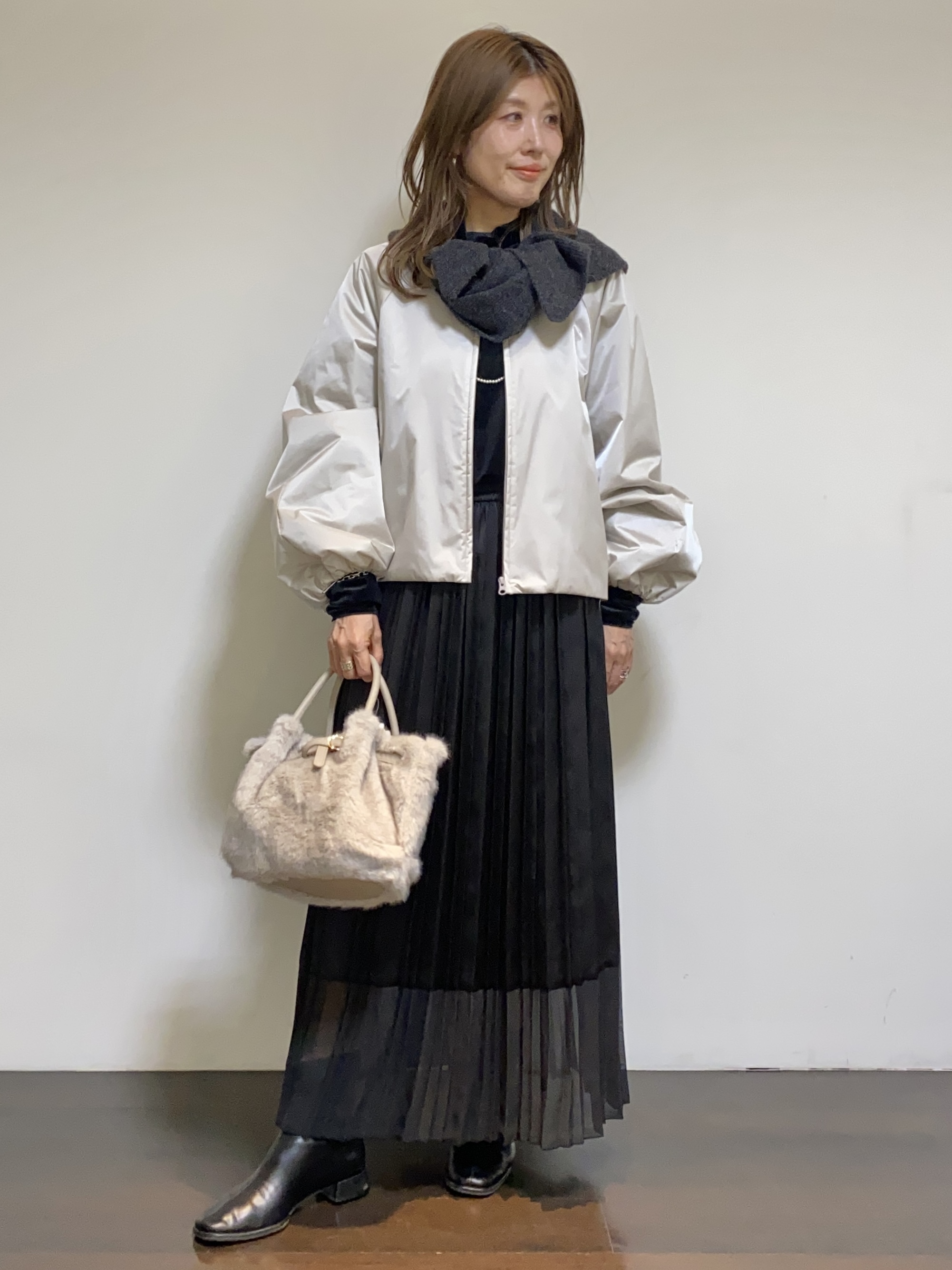 tomoさんの「UNTITLED｜【軽アウター/中綿/秋冬コート】ショートブルゾン」を使ったコーディネート