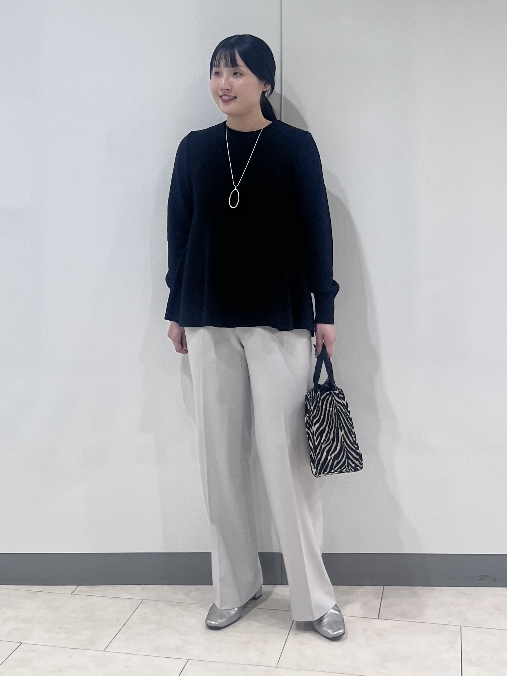 hasuさんの「INDIVI｜【体型カバー／後ろボタン】ジャカードペプラムニット」を使ったコーディネート