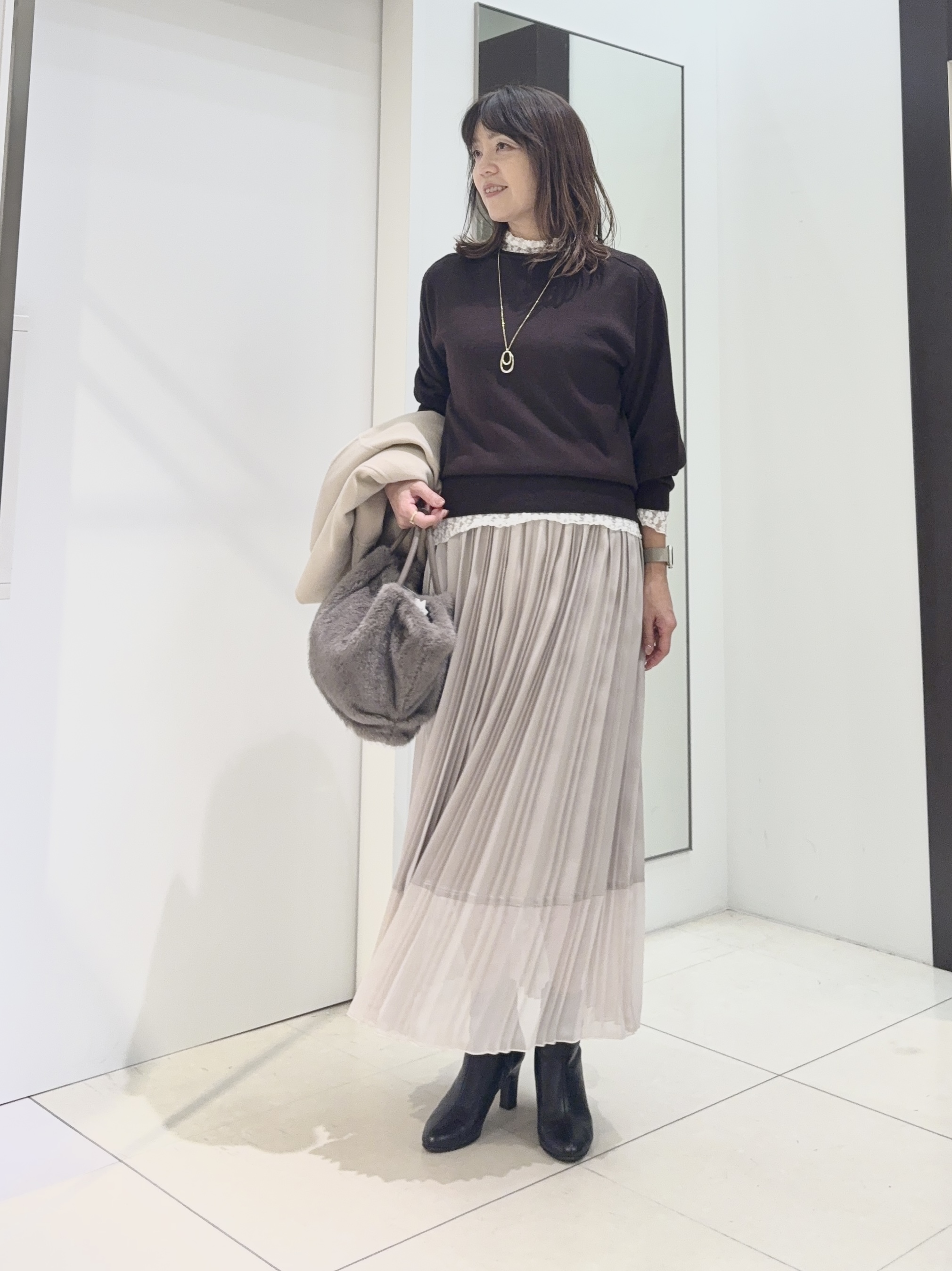 tomoさんの「UNTITLED｜【マフラー付き/ゆったり】リバーコート」を使ったコーディネート