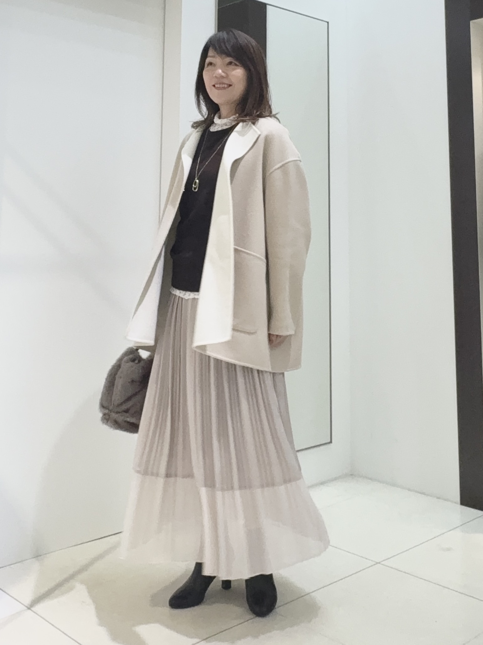 tomoさんの「UNTITLED｜【マフラー付き/ゆったり】リバーコート」を使ったコーディネート