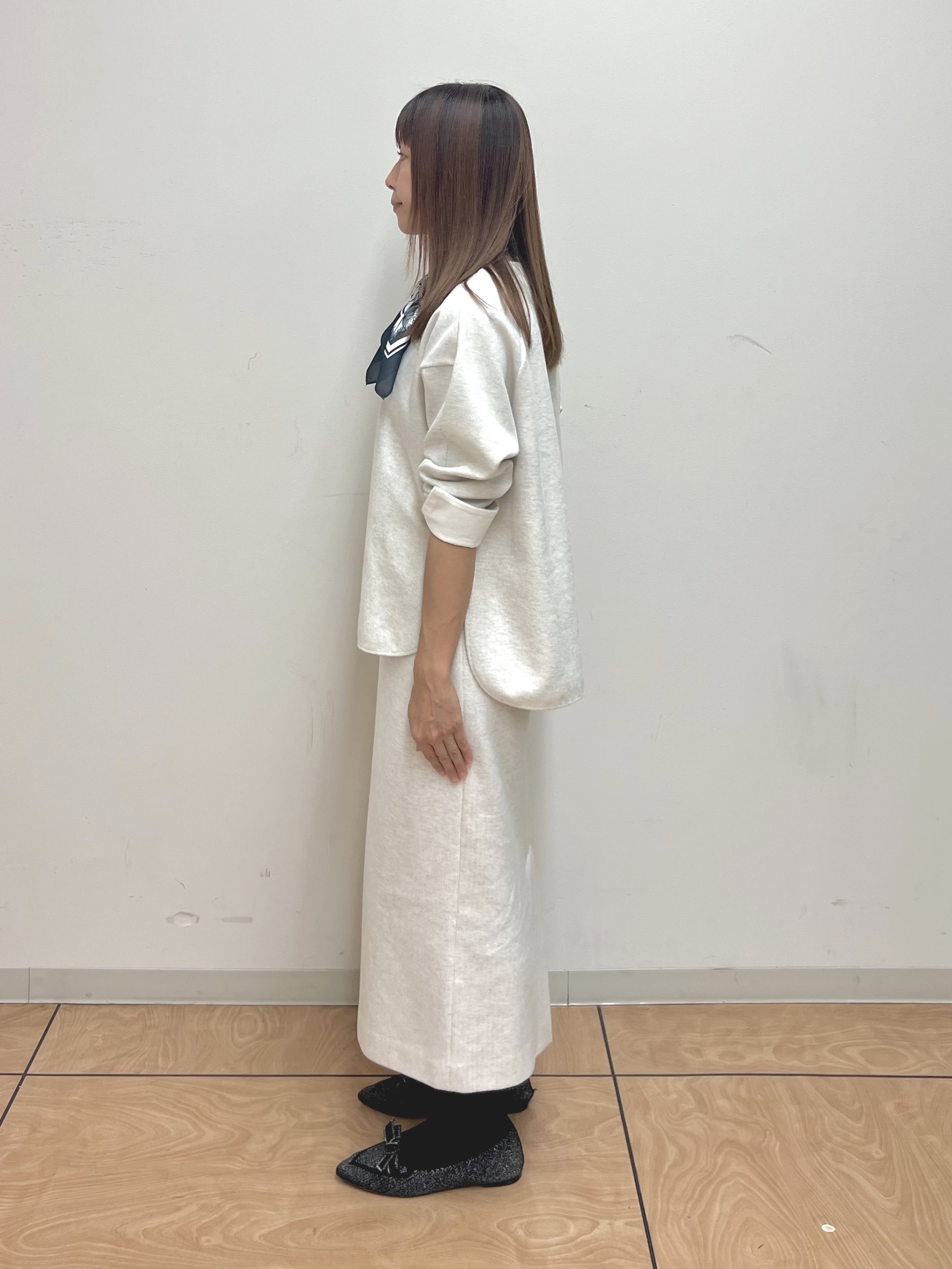 カナさんの「INDIVI｜【セットアップ可/スウェットライク】袖口シャツドッキングプルオーバー」を使ったコーディネート