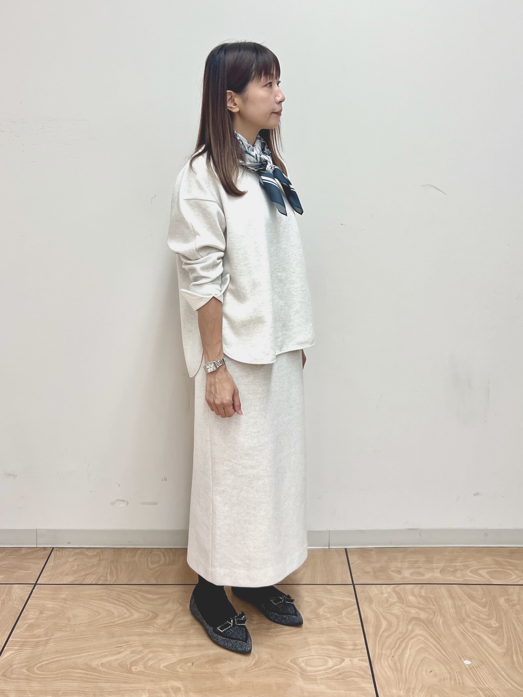 カナさんの「INDIVI｜【セットアップ可/スウェットライク】袖口シャツドッキングプルオーバー」を使ったコーディネート