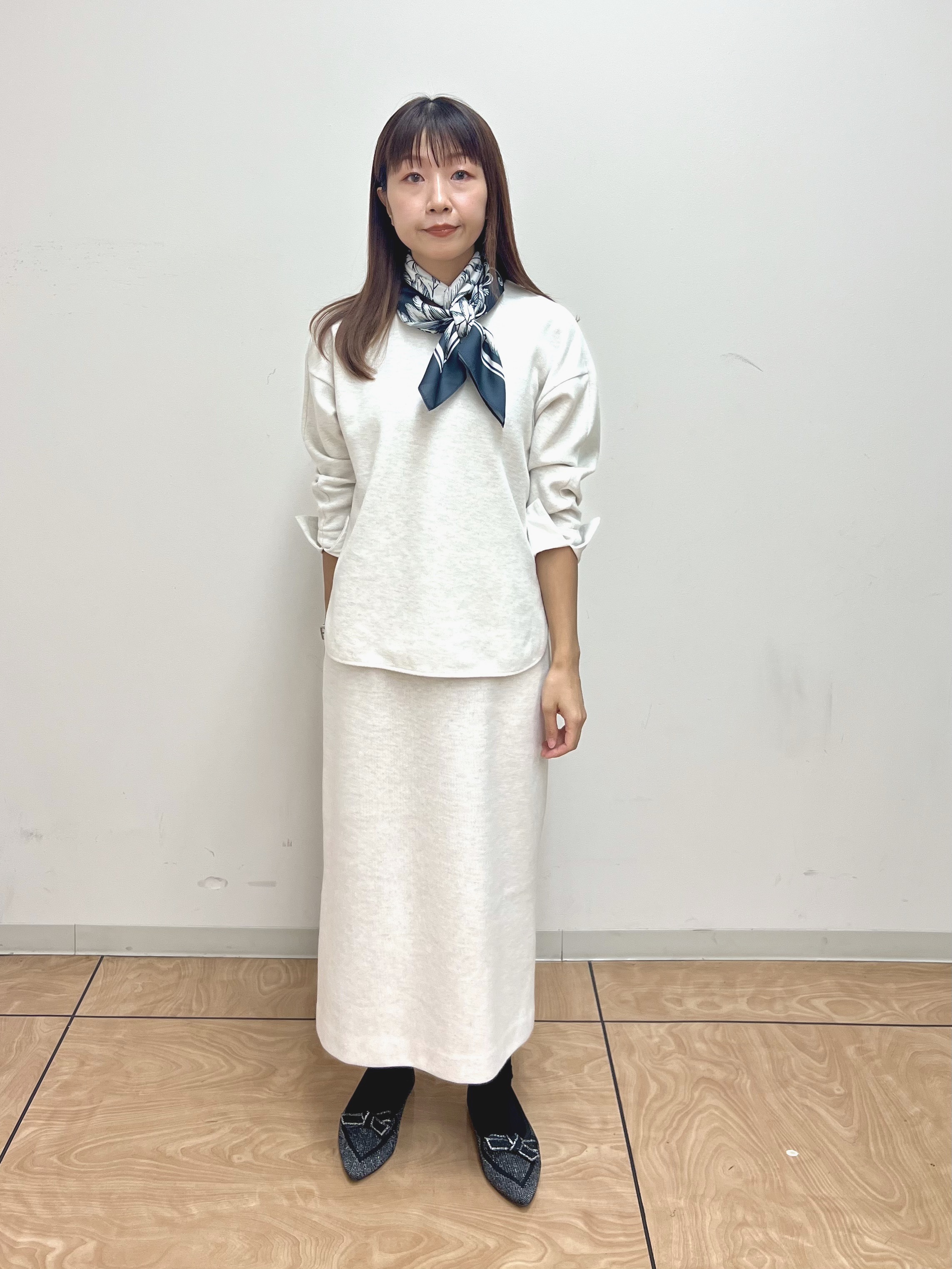 カナさんの「INDIVI｜【セットアップ可/スウェットライク】袖口シャツドッキングプルオーバー」を使ったコーディネート