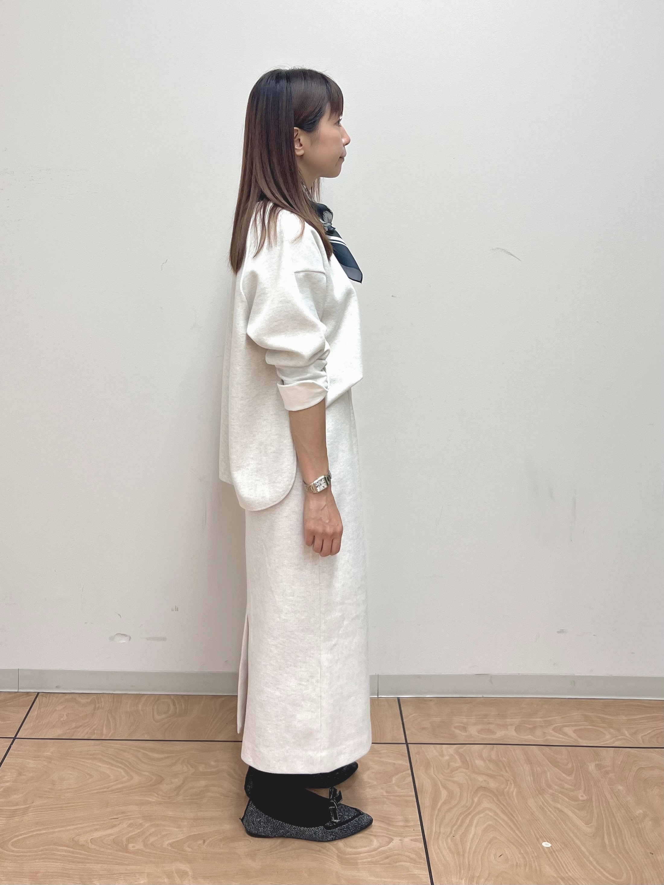 カナさんの「INDIVI｜【セットアップ可/スウェットライク】袖口シャツドッキングプルオーバー」を使ったコーディネート