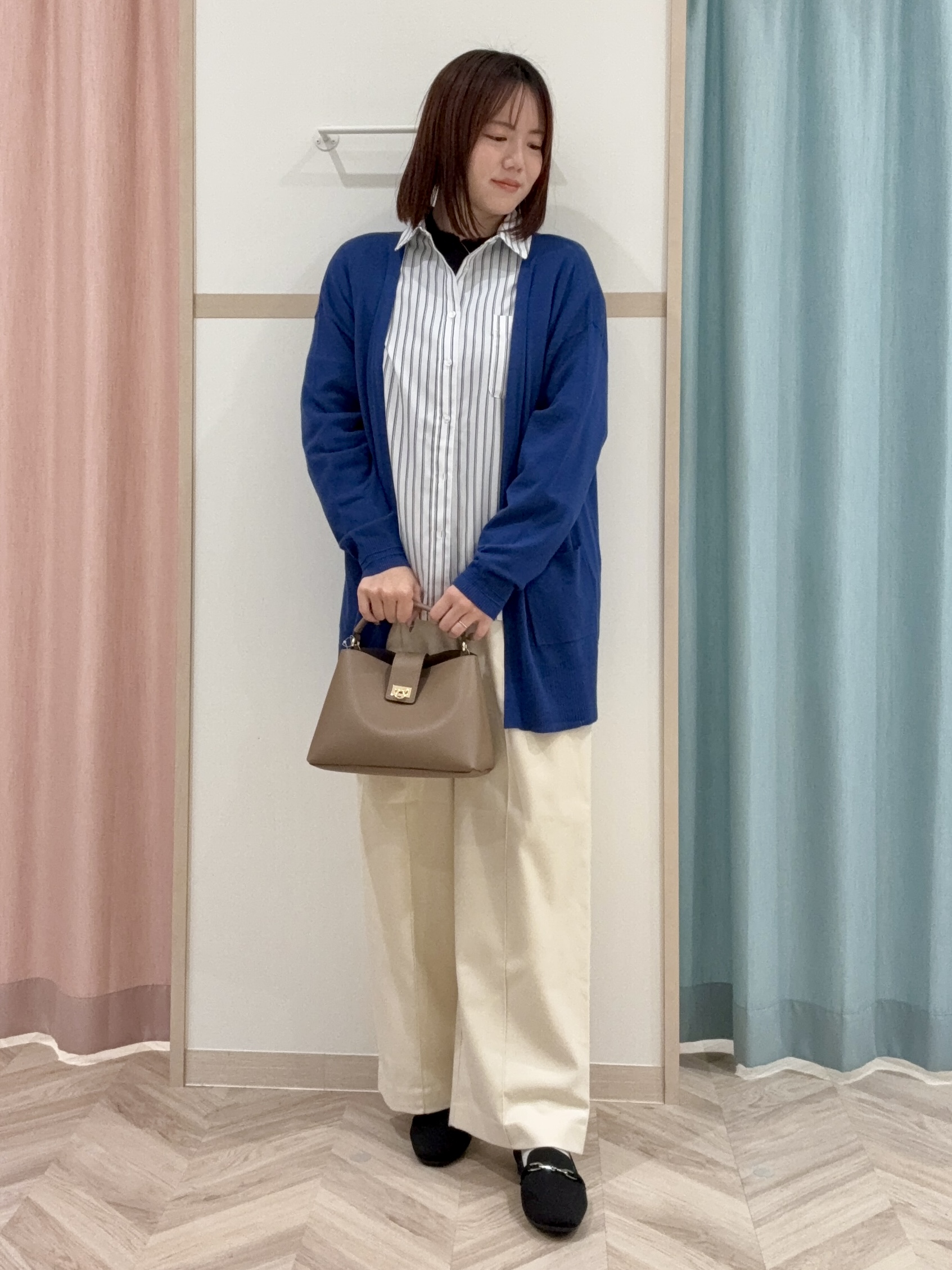 kさんの「SHOO･LA･RUE｜【体型カバー/洗濯機可/ポケット付き】ゆるシルエット もちもち ボタンレスカーディガン」を使ったコーディネート