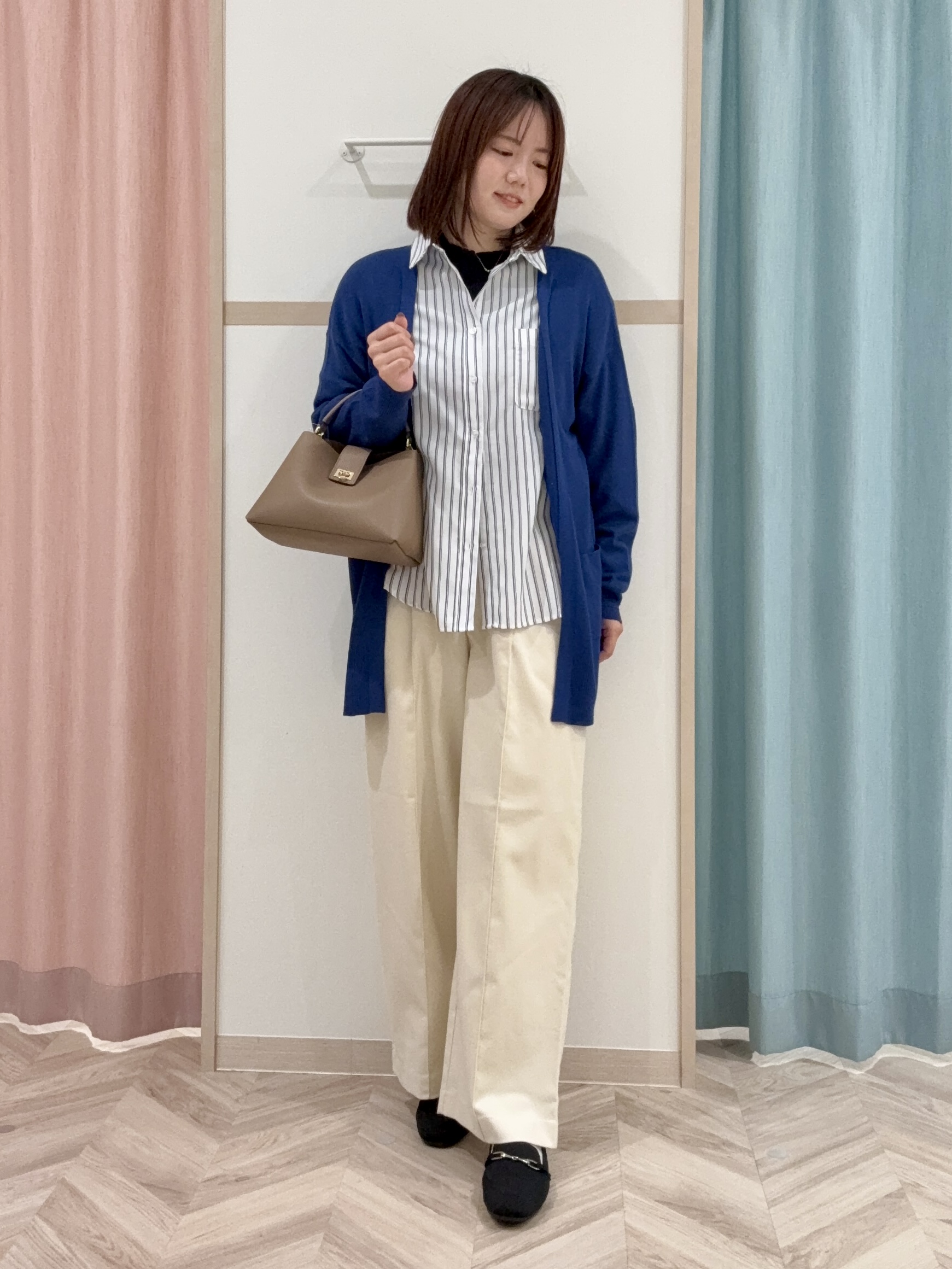 kさんの「SHOO･LA･RUE｜【体型カバー/洗濯機可/ポケット付き】ゆるシルエット もちもち ボタンレスカーディガン」を使ったコーディネート